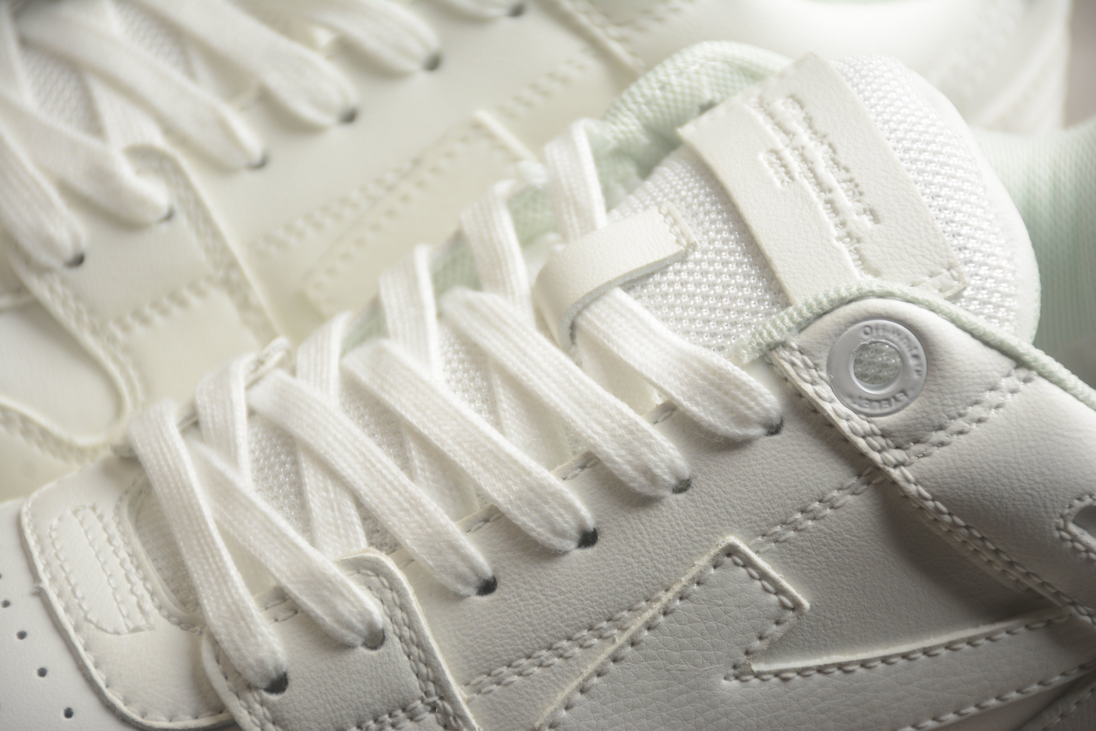 Off-White – Blanco