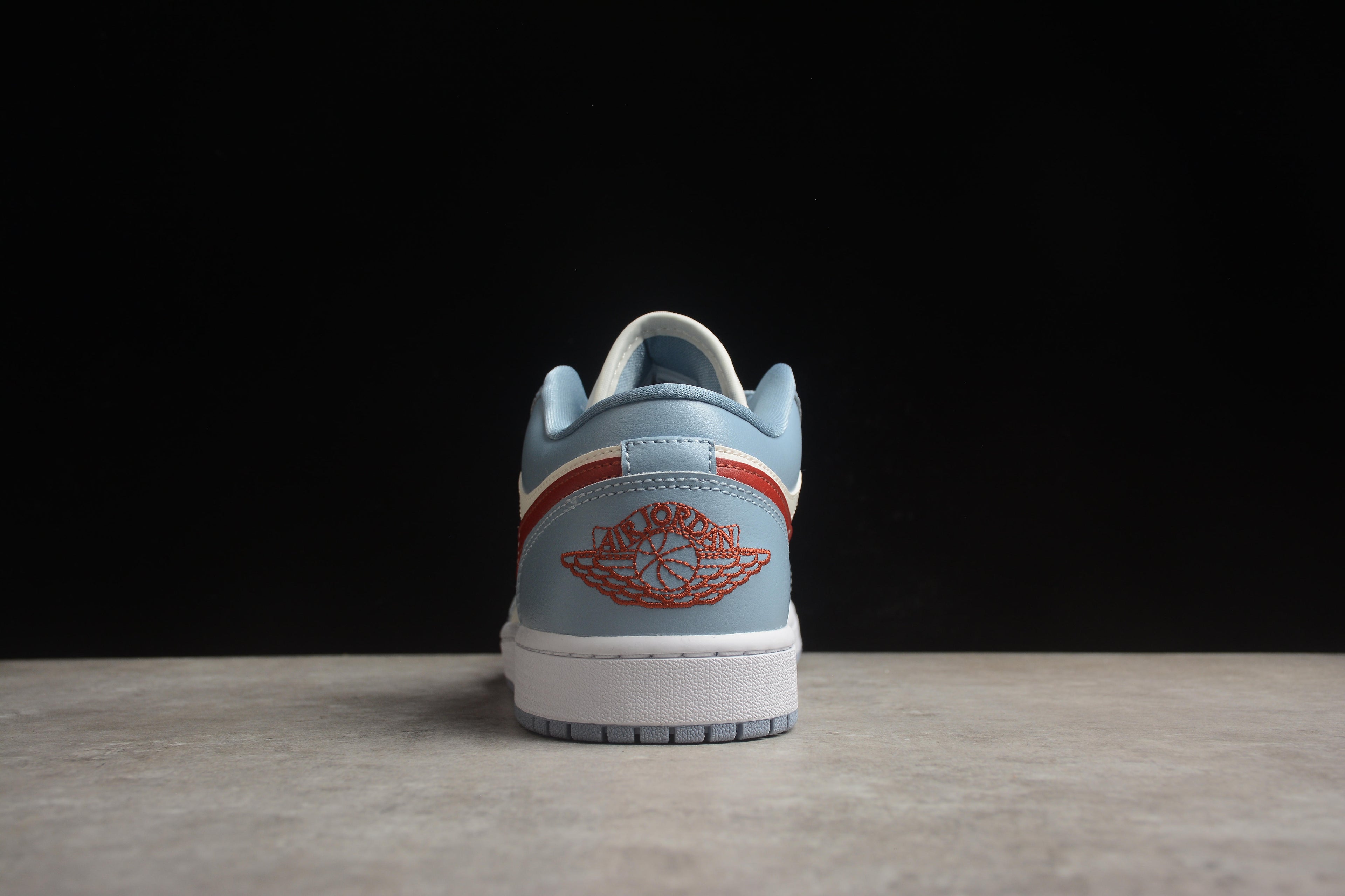 Jordan 1 Low – Azul / Blanco / Rojo
