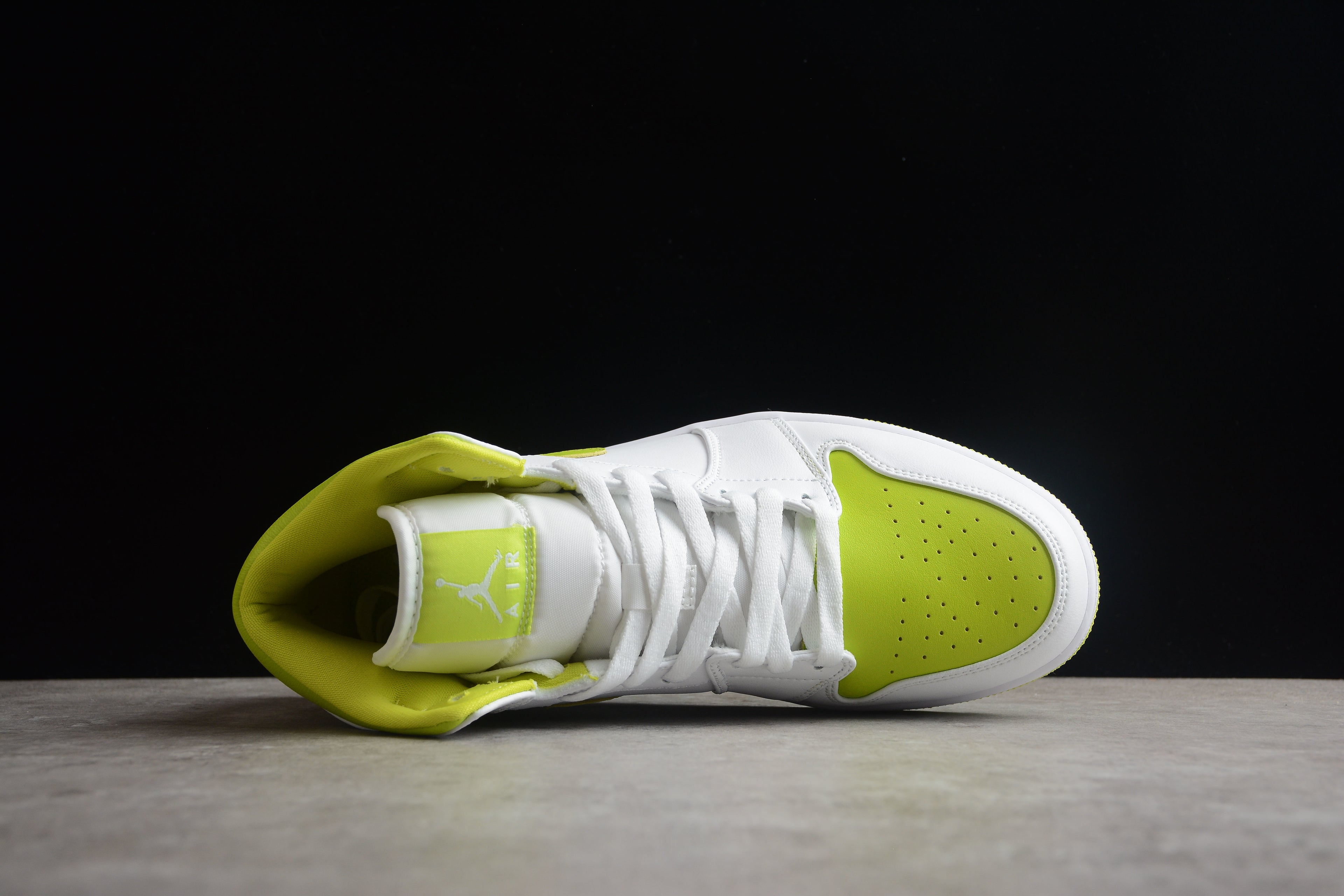 Air Jordan 1 Mid – Amarillo / Blanco