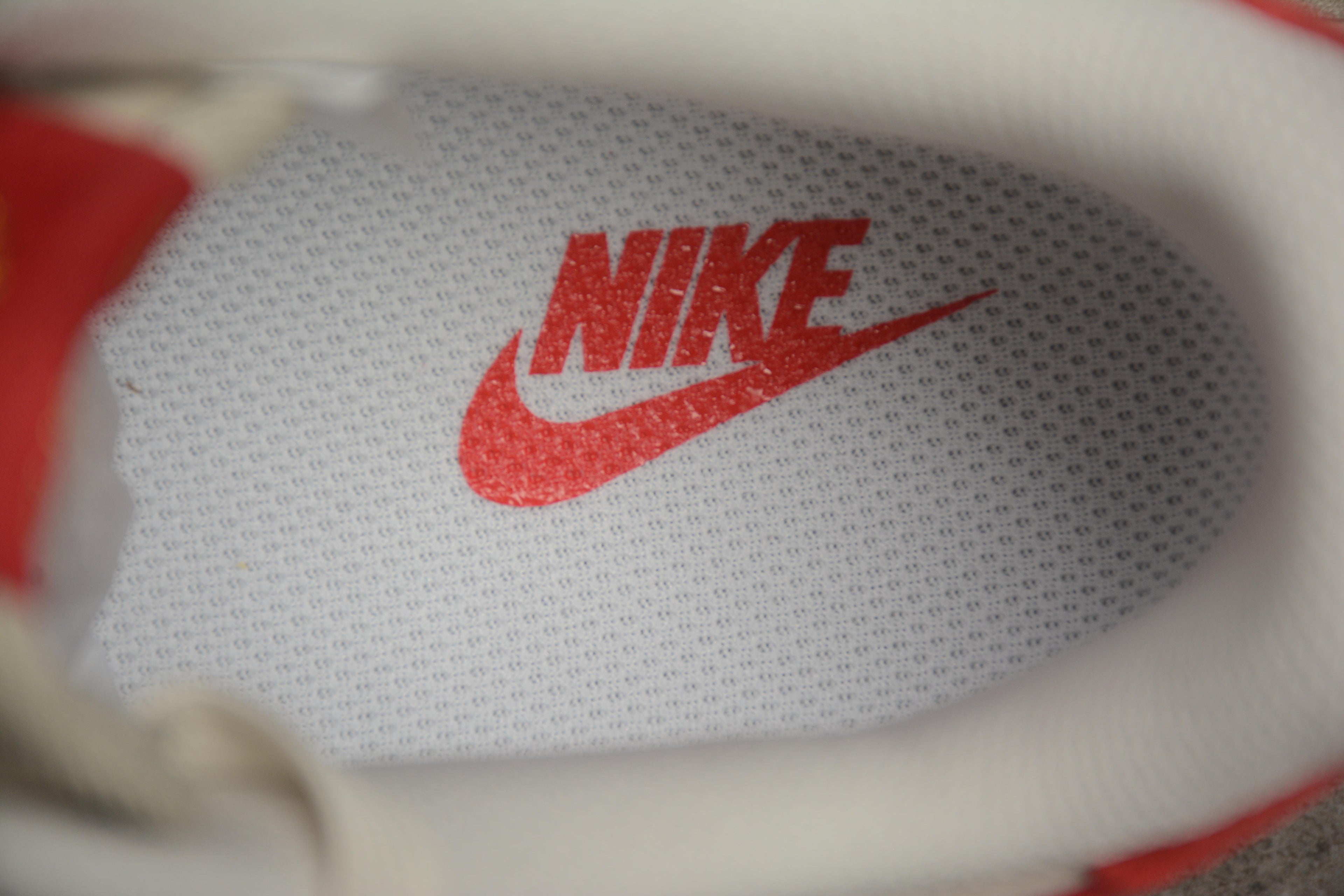 Air Force 1 Low – Beige / Marrón / Rojo