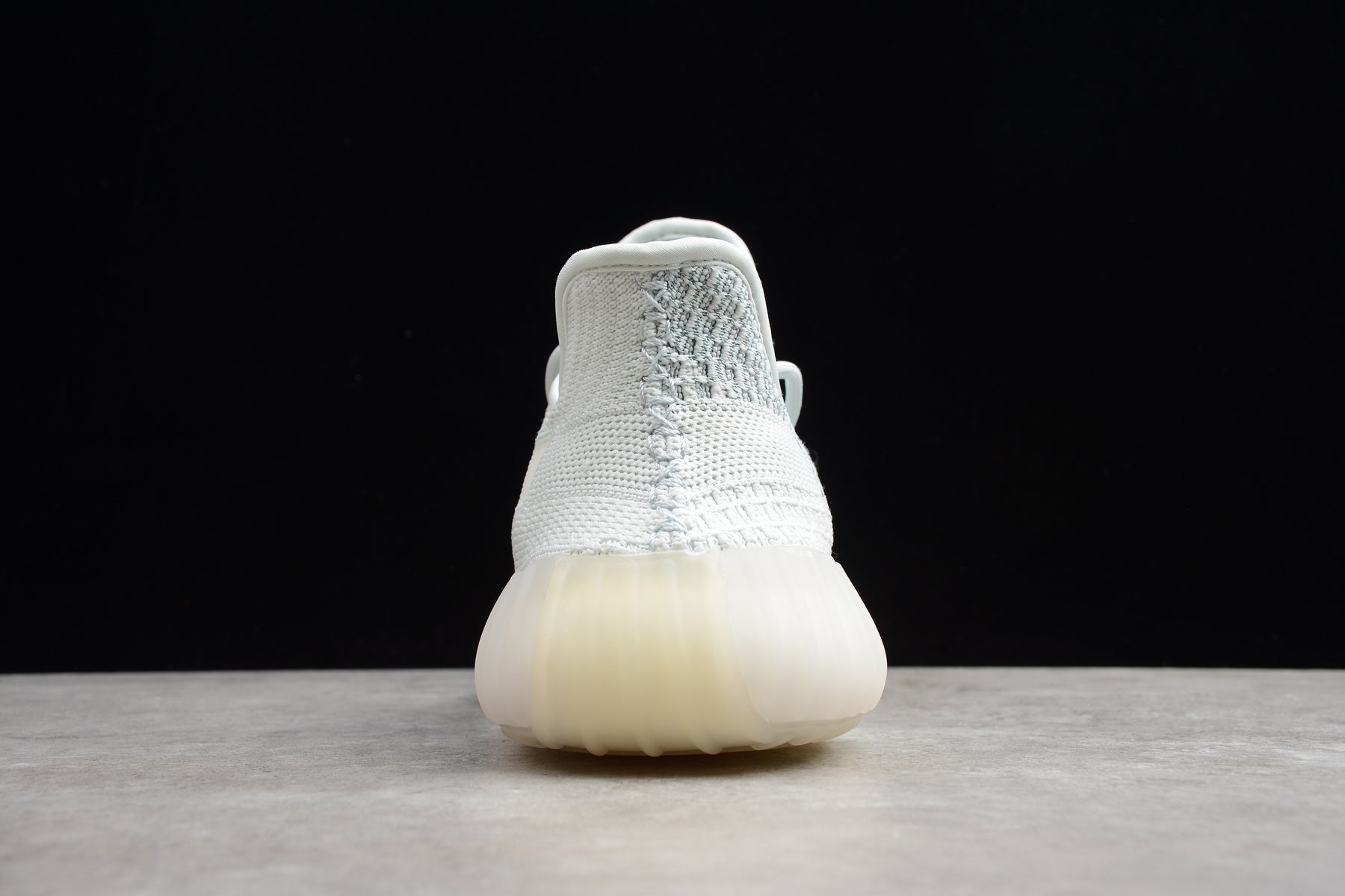 Adidas Yeezy 350 – Azul Claro / Blanco