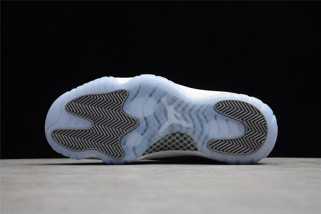 Air Jordan 11 – Gris