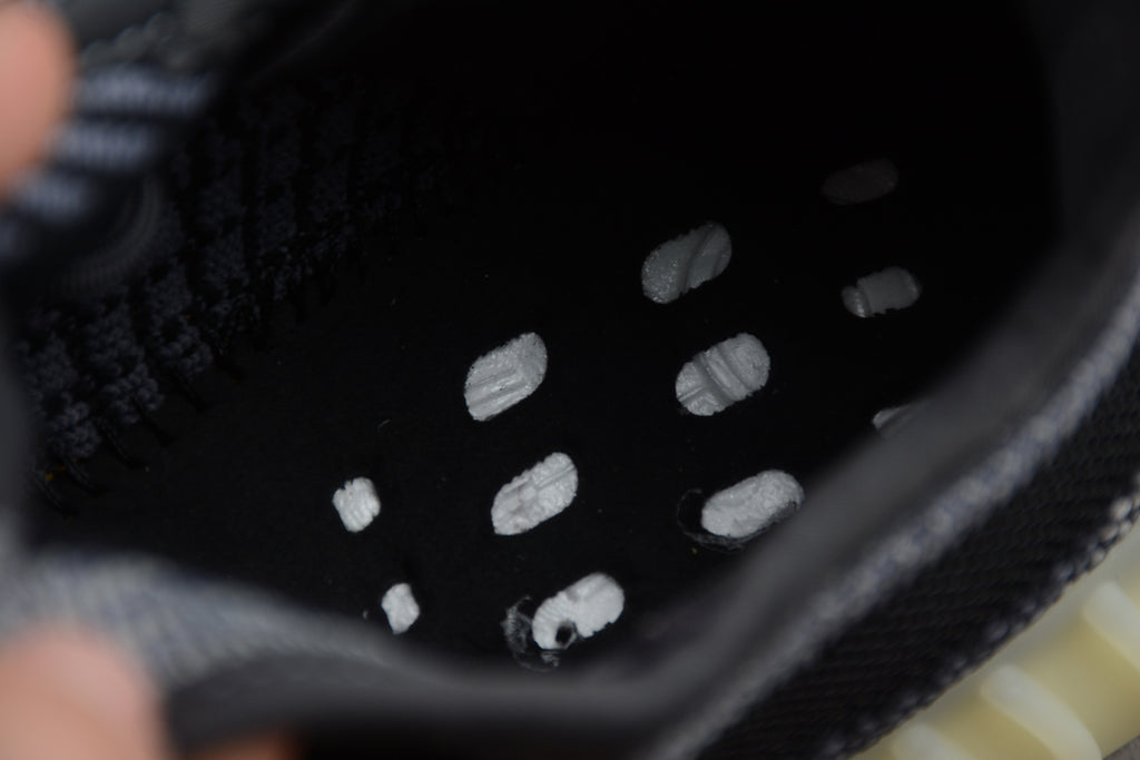 Adidas Yeezy 350 – Negro / Beige