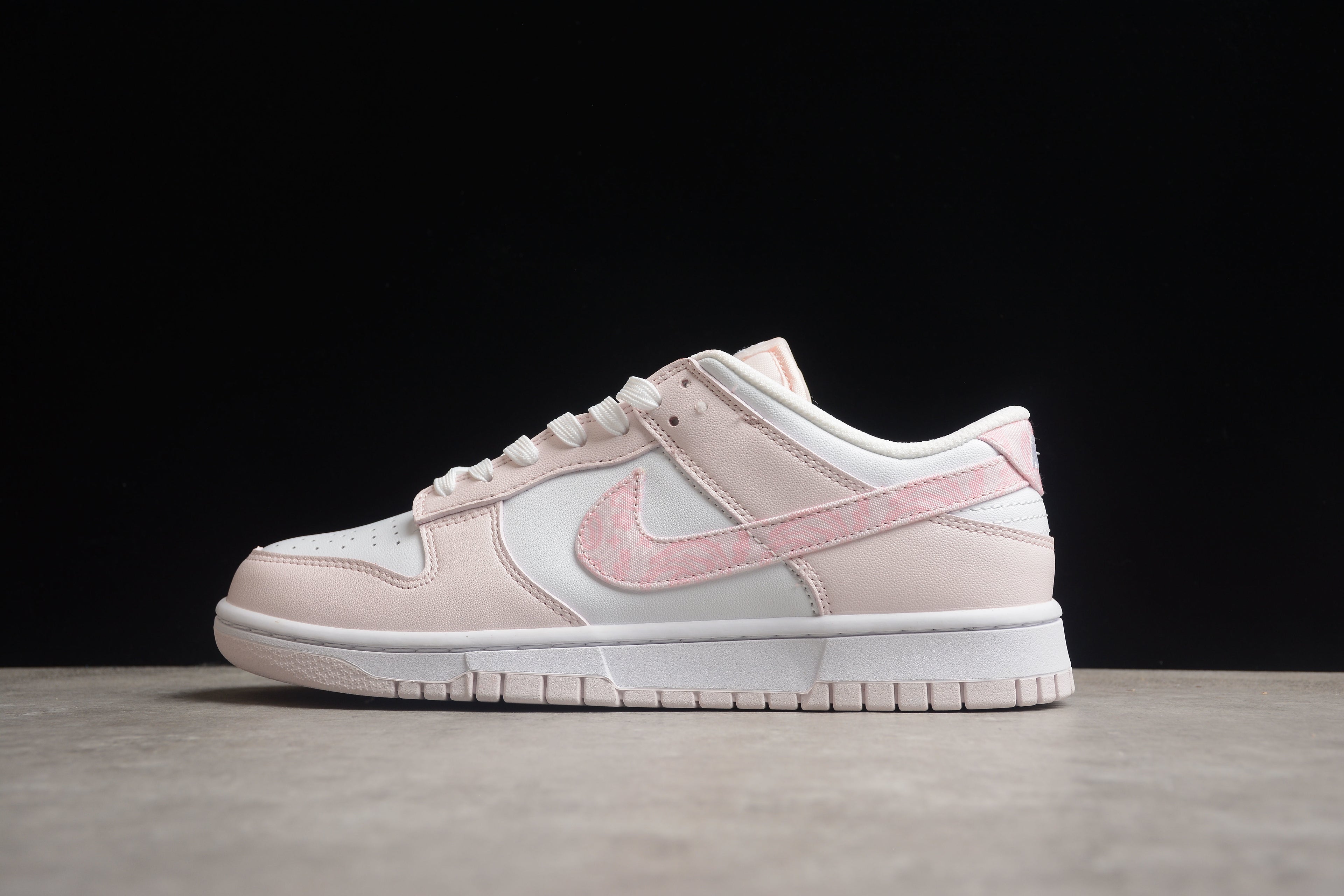 Dunk SB – Rosa Claro / Blanco