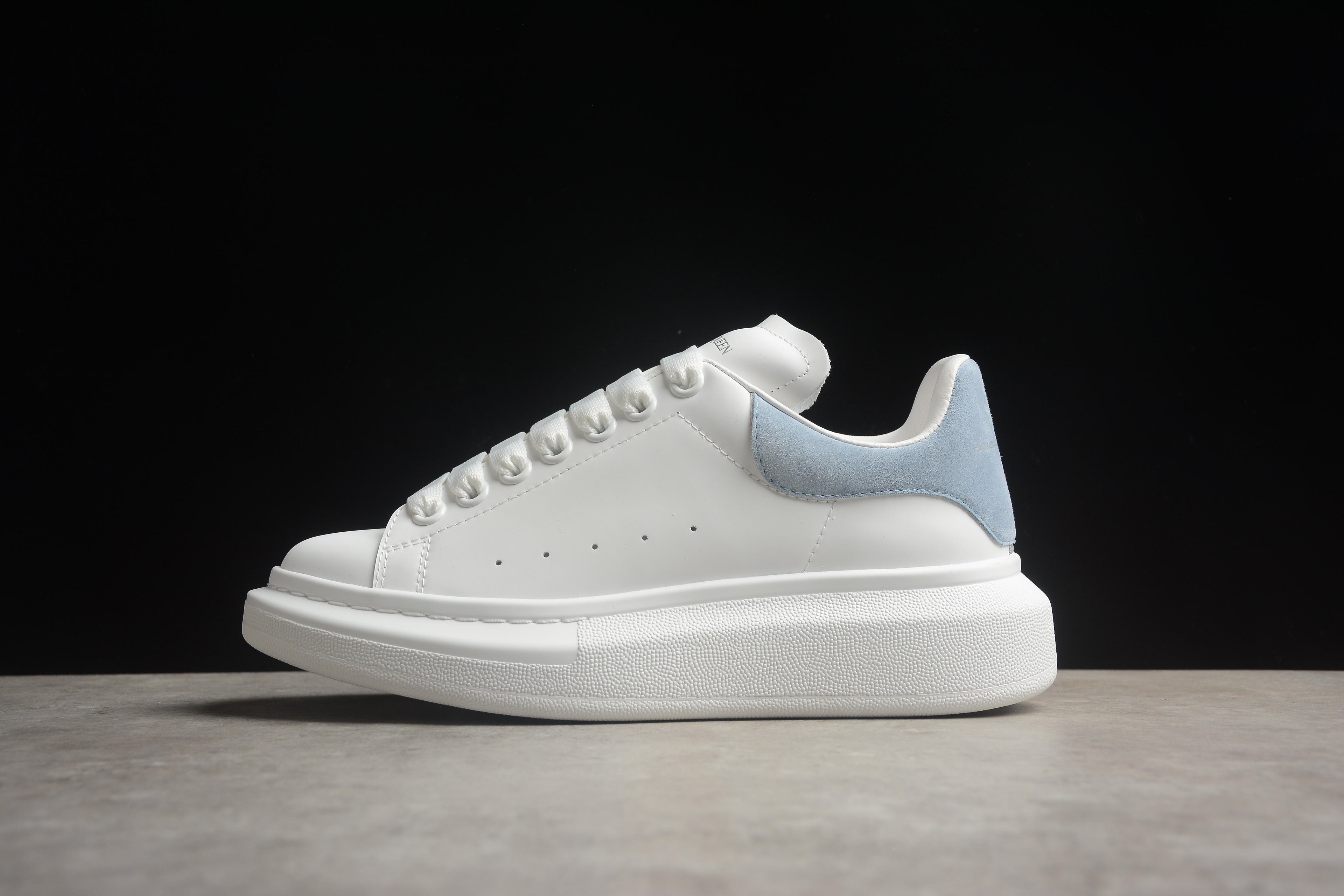 Alexander McQueen – Blanco / Azul Claro