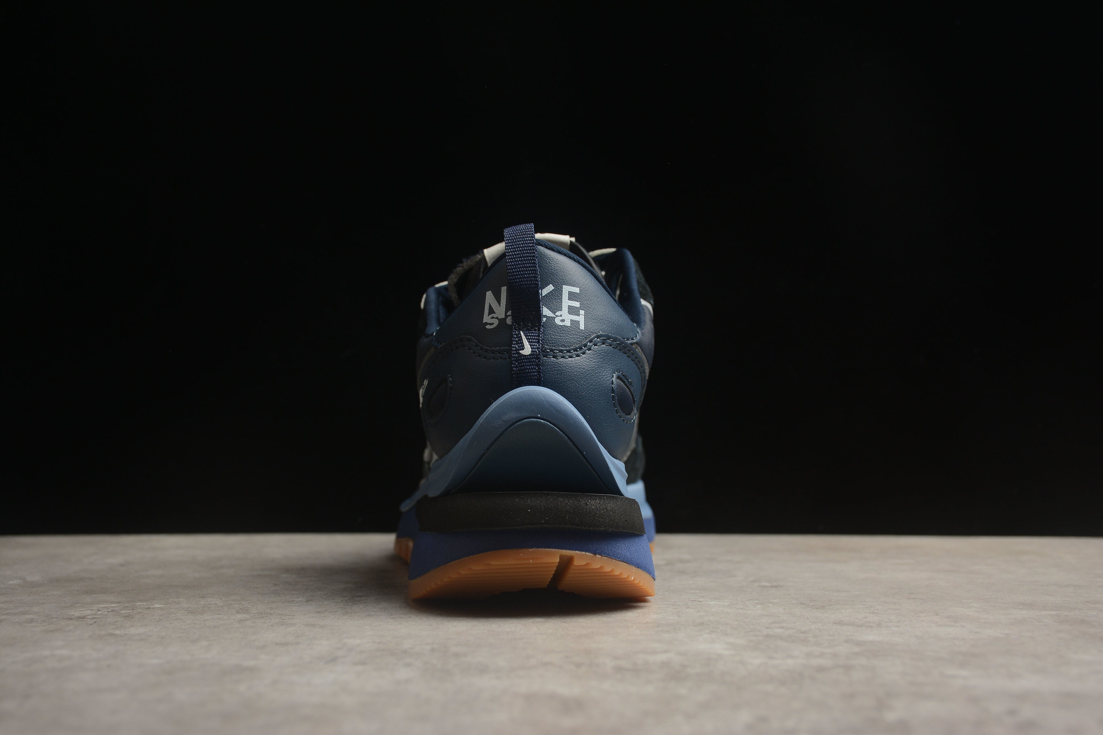 Sacai x VaporWaffle – Azul Oscuro / Blanco