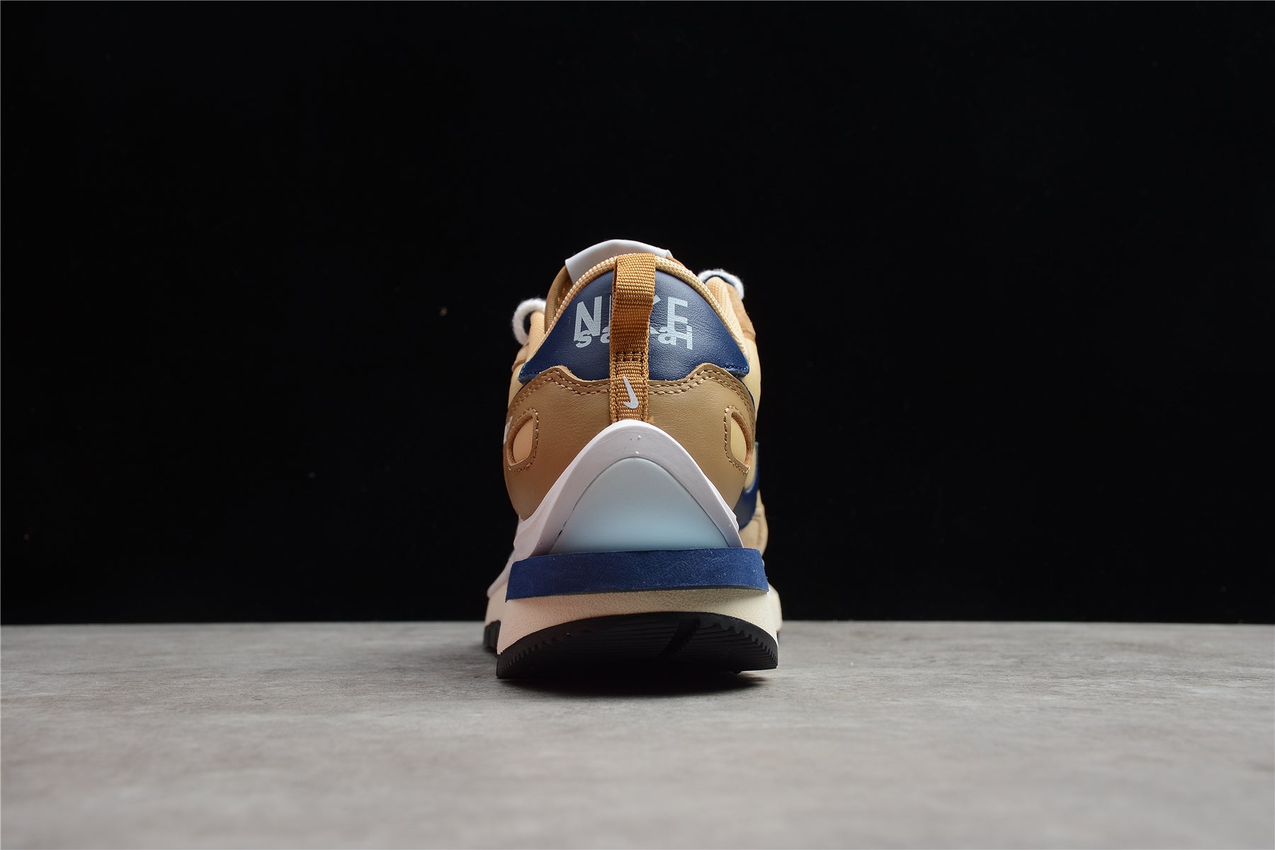 Sacai x VaporWaffle – Marrón / Azul