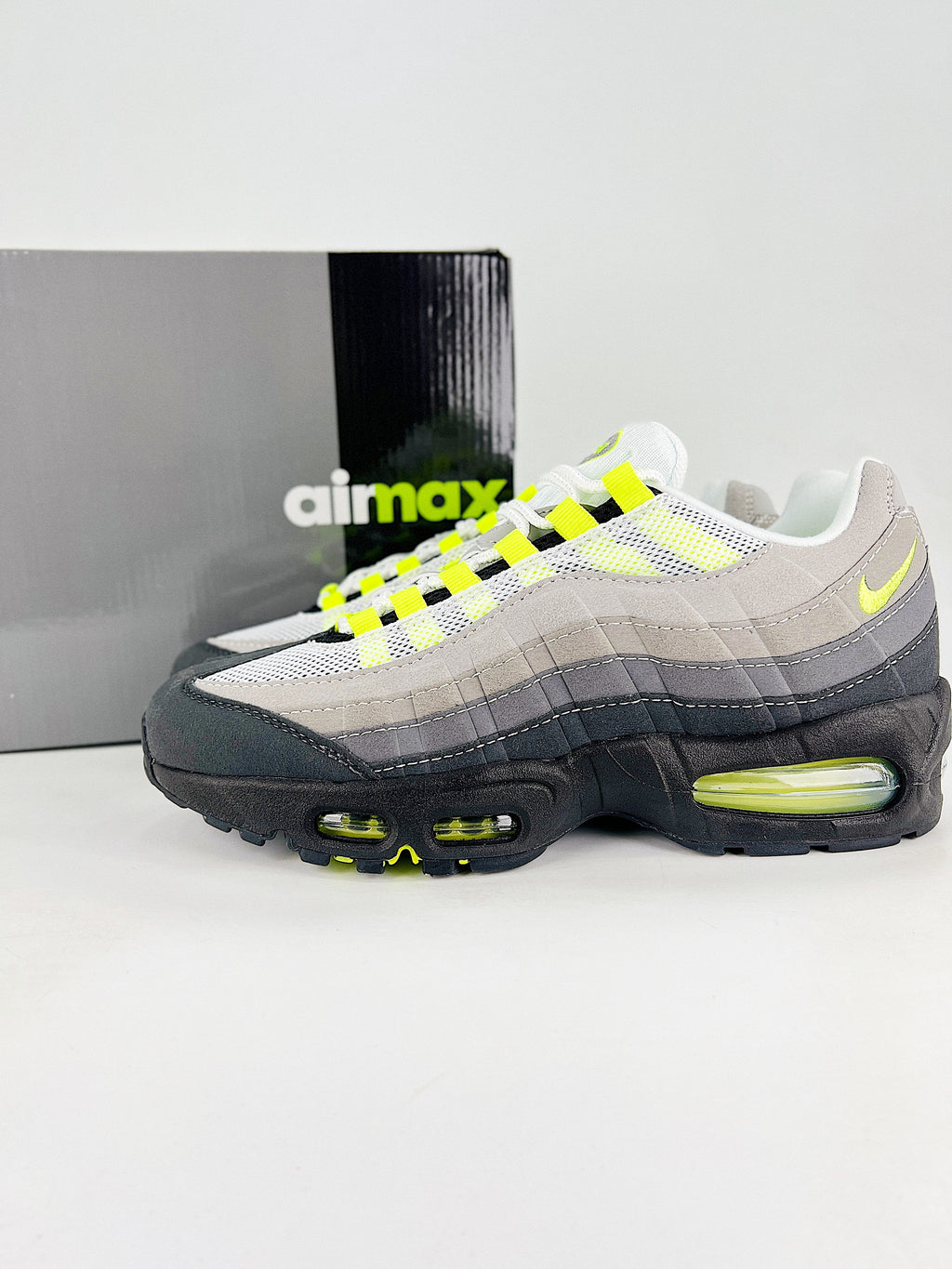 Air Max 95 – Negro / Gris / Amarillo