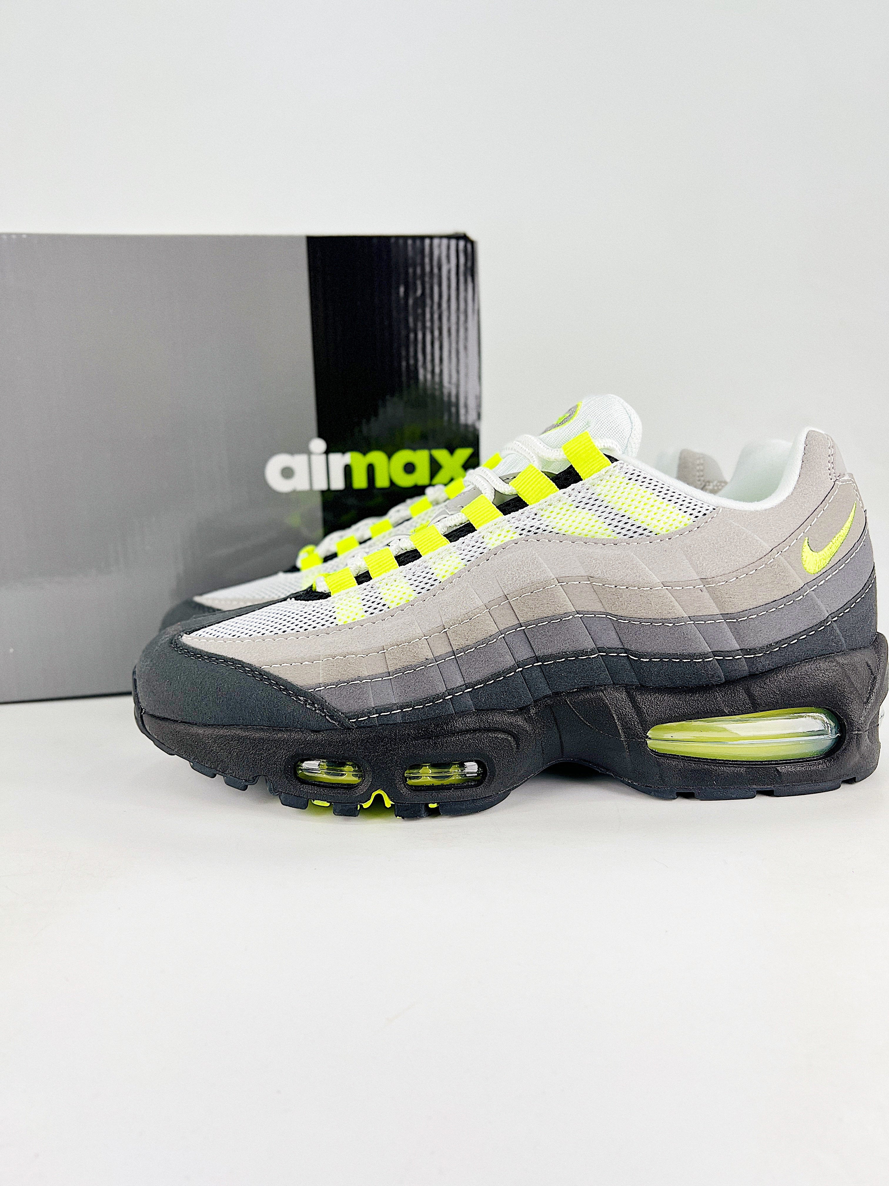 Air Max 95 – Negro / Gris / Amarillo