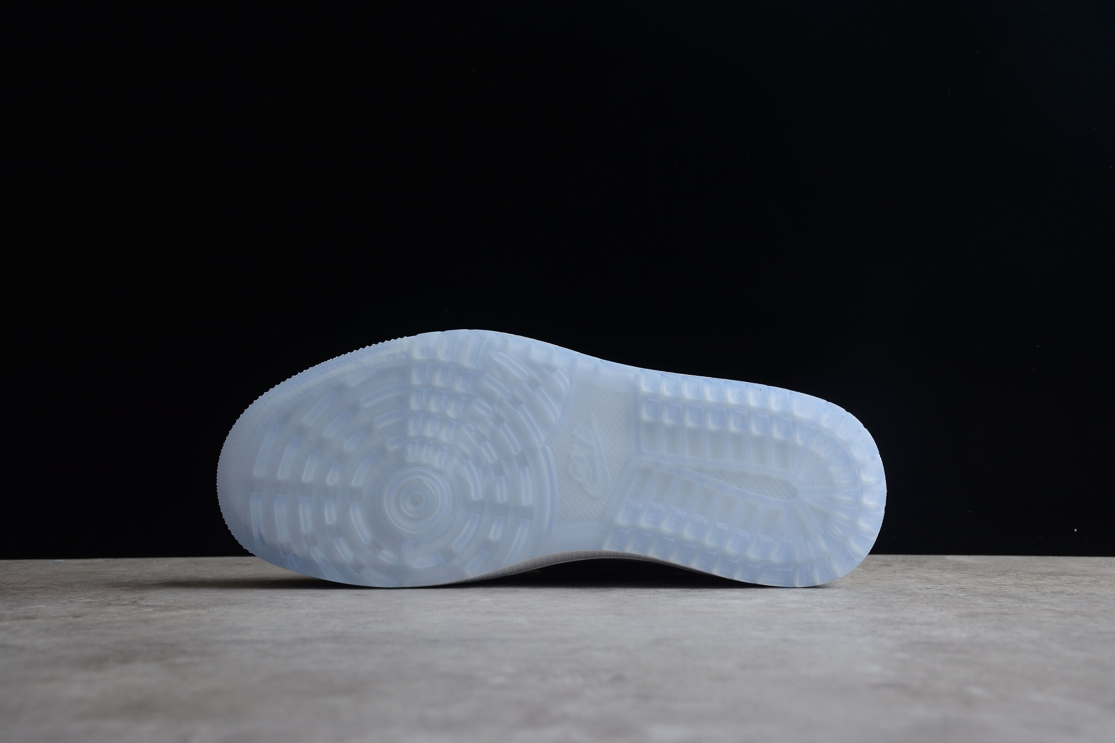 Jordan 1 Low – Beige / Blanco / Negro