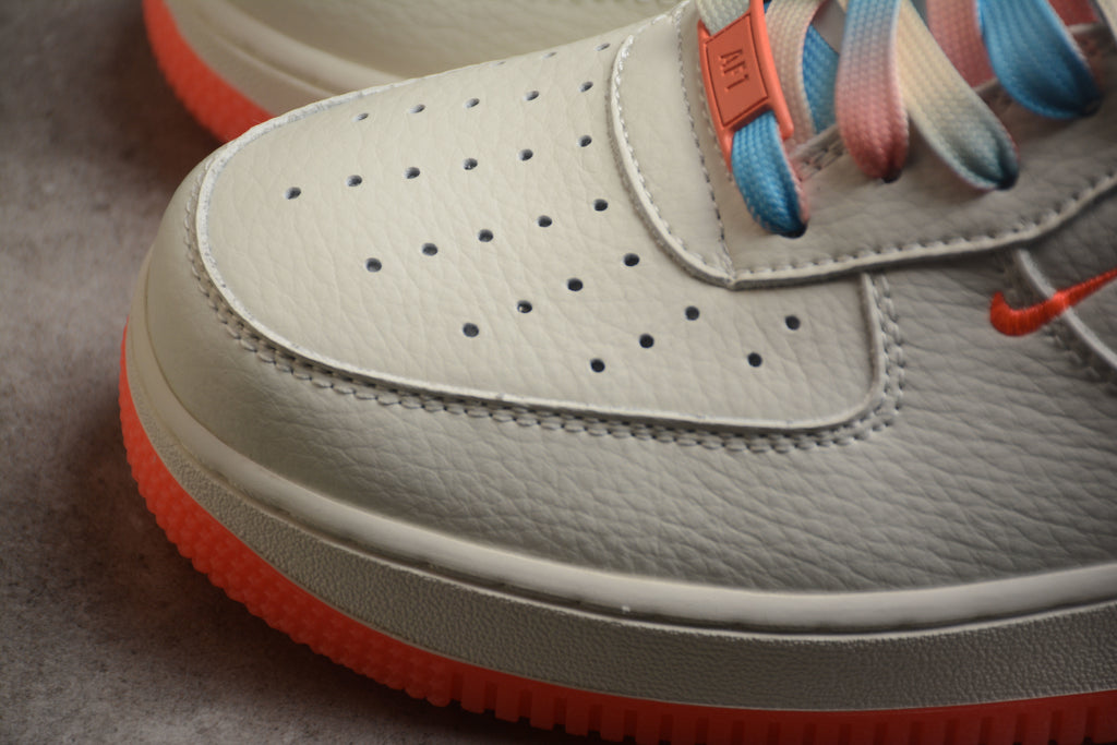 Nike Air Force 1 Low – Blanco / Naranja / Azul