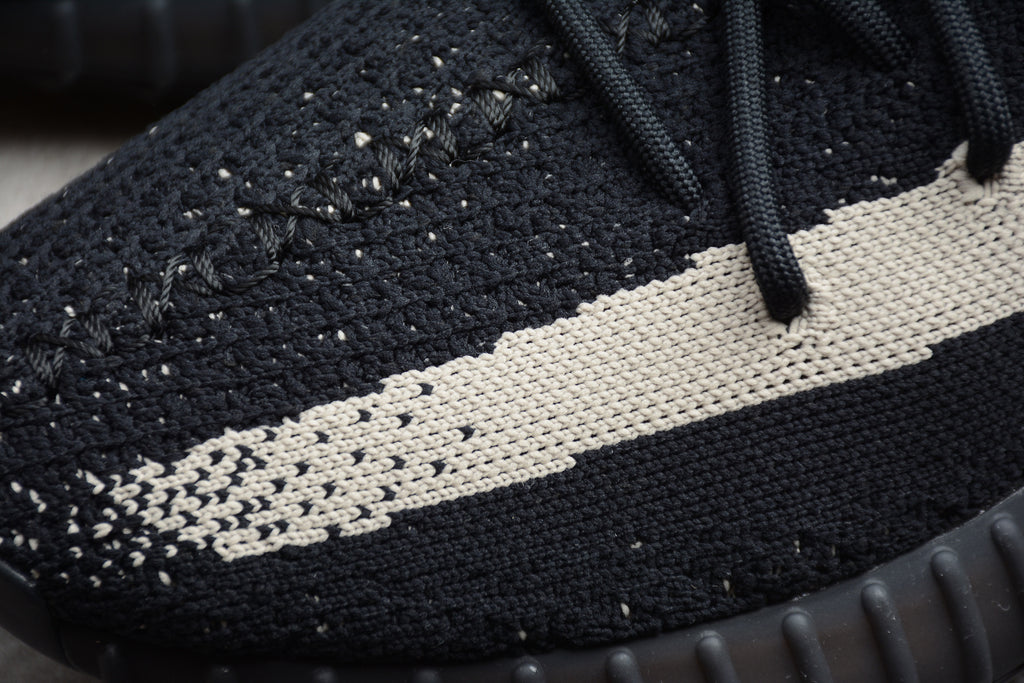 Adidas Yeezy 350 – Negro / Blanco