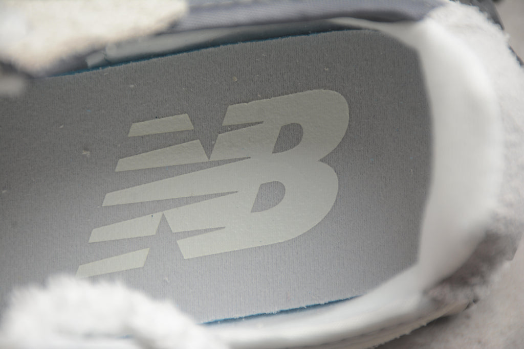 New Balance 327 – Gris / Piel
