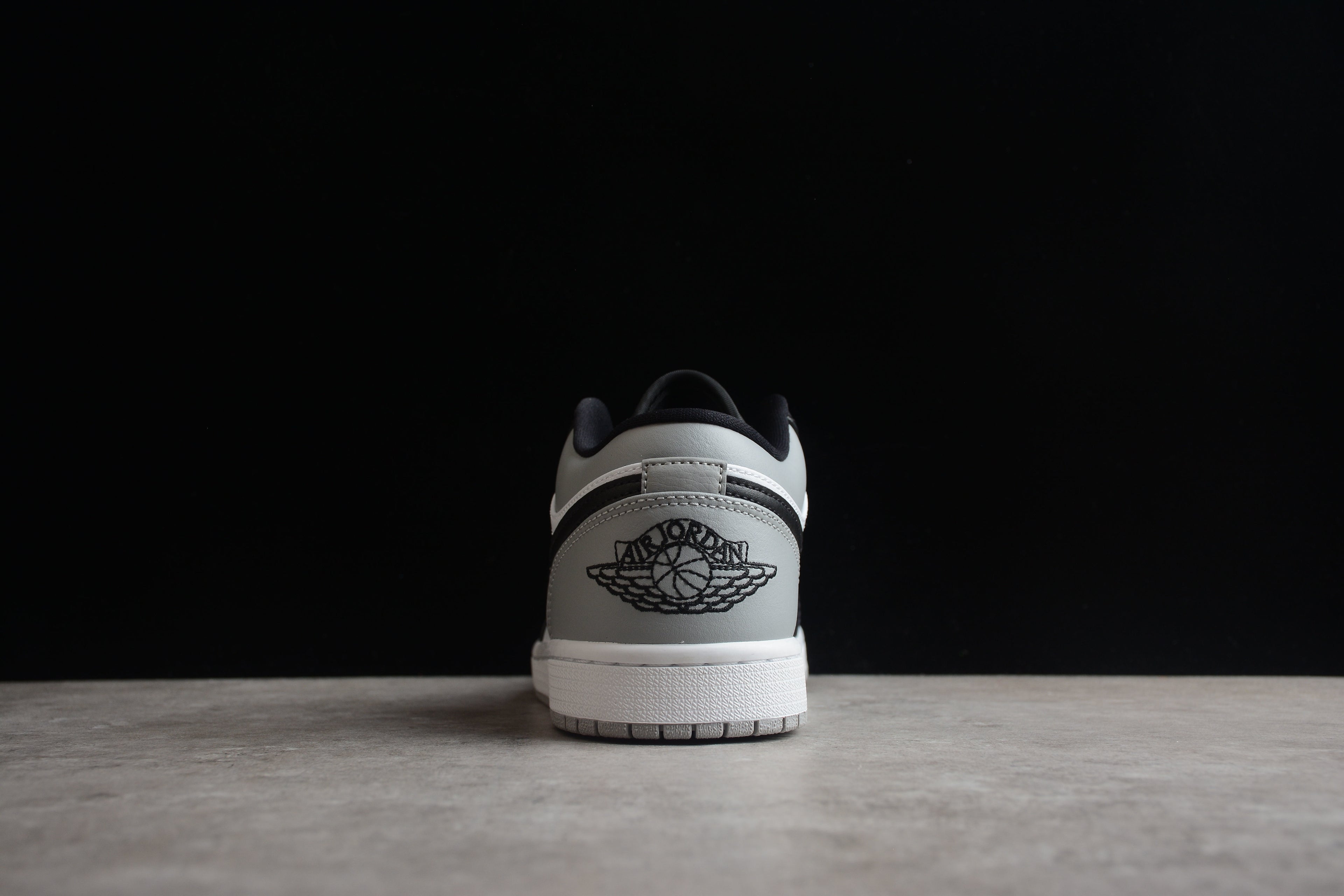 Jordan 1 Low – Beige / Negro / Blanco
