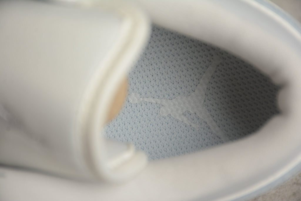 Jordan 1 Low – Beige Claro / Blanco