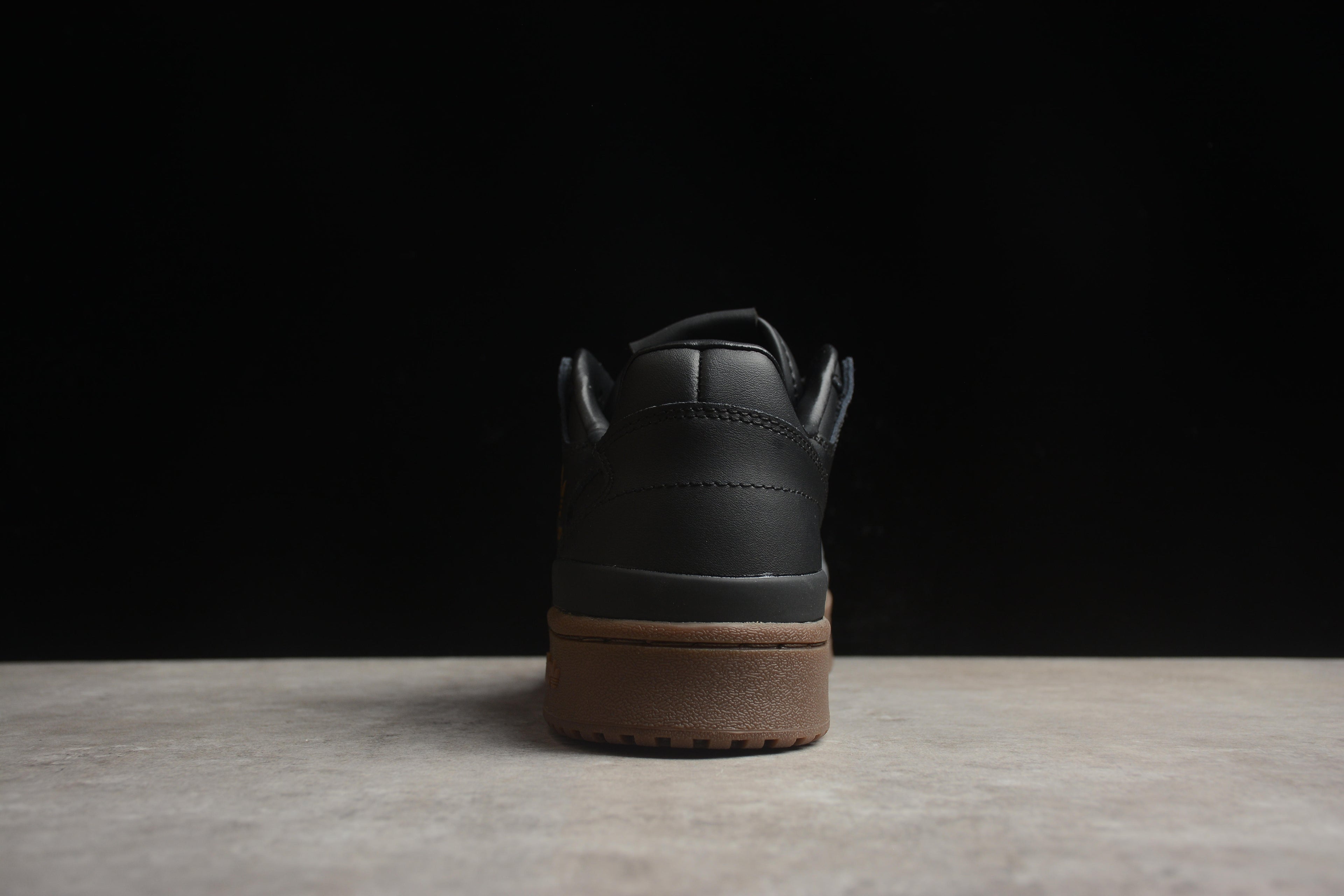 Adidas Forum – Negro / Blanco