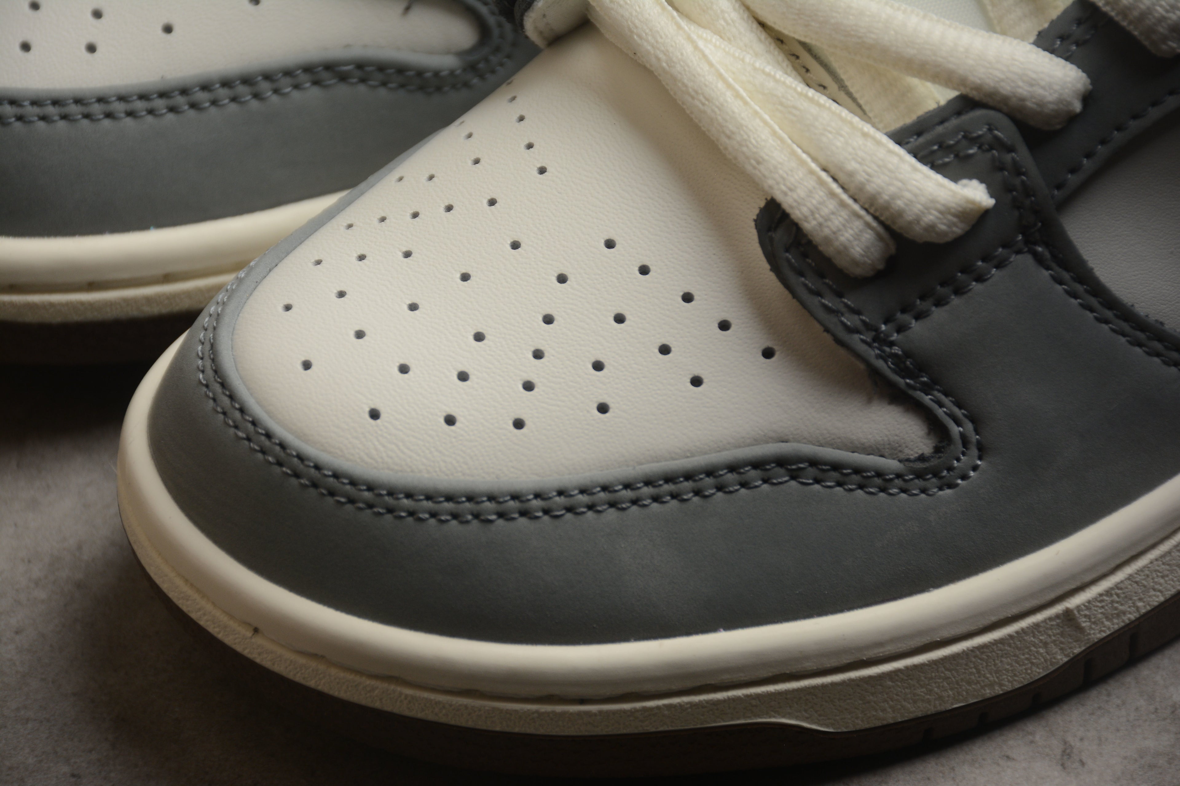 Dunk SB – Gris / Marrón / Rosa