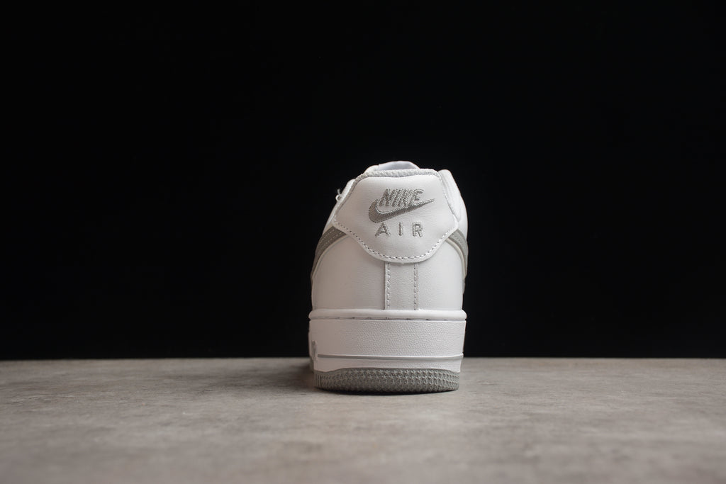 Nike Air Force 1 Low – Blanco / Gris Claro