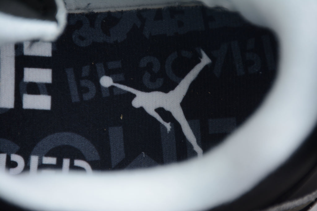 Air Jordan 4 – Tonos de Gris