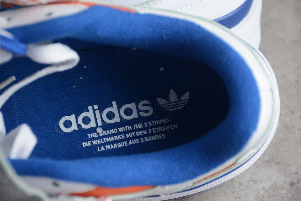 Adidas Forum – Blanco / Azul Oscuro