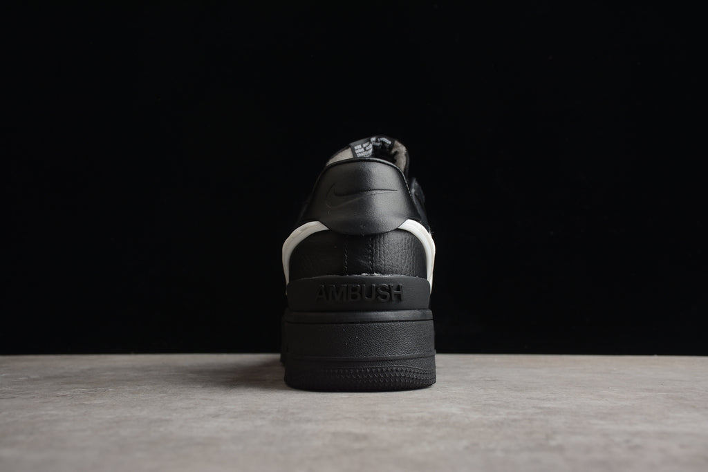 Air Force 1 Low – Full Negro / Blanco