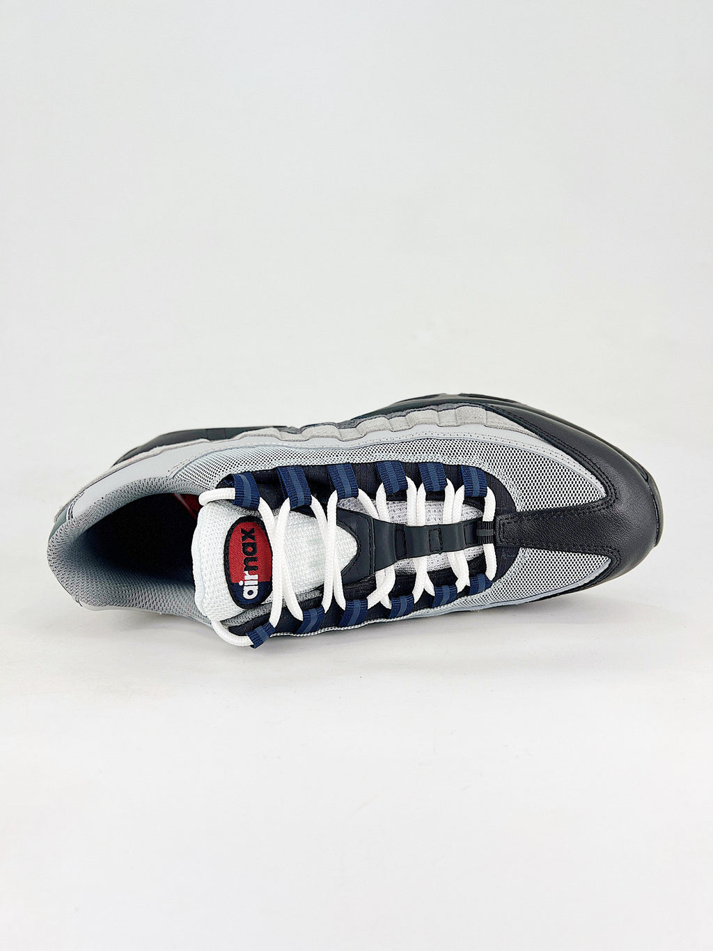 Air Max 95 – Negro / Gris / Rojo