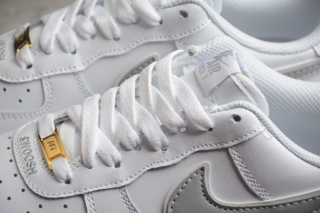 Nike Air Force 1 Low – Blanco / Gris Claro