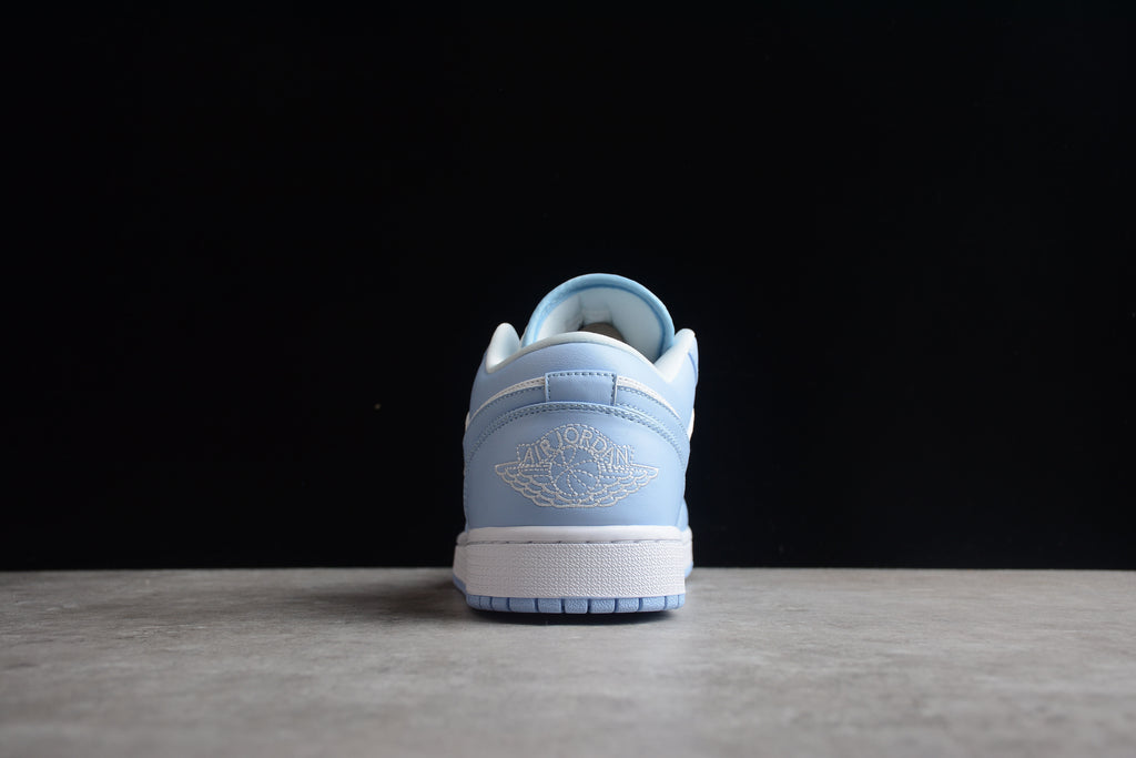 Jordan 1 Low – Azul Claro / Blanco