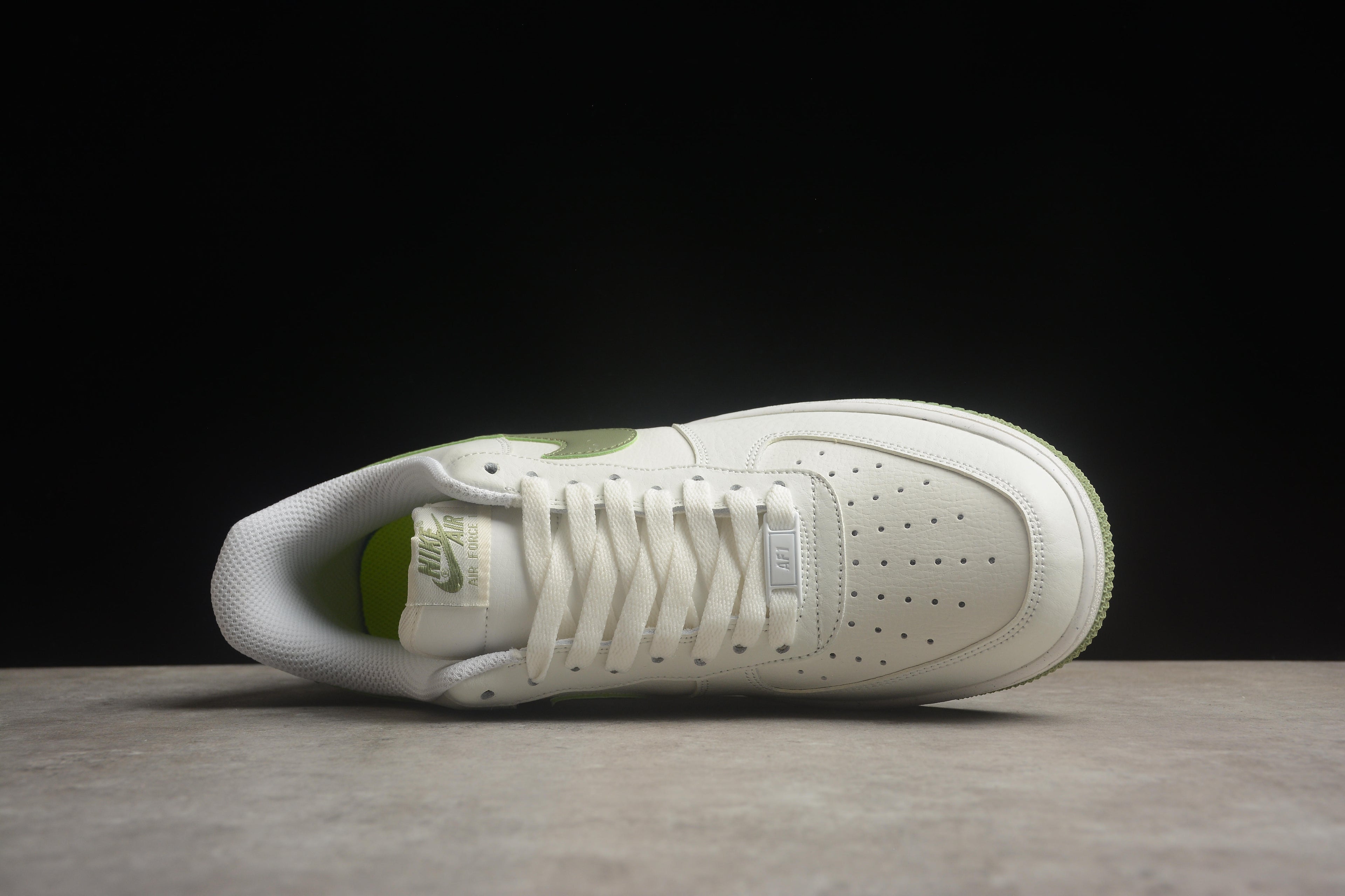 Nike Air Force 1 Low – Blanco / Verde Claro