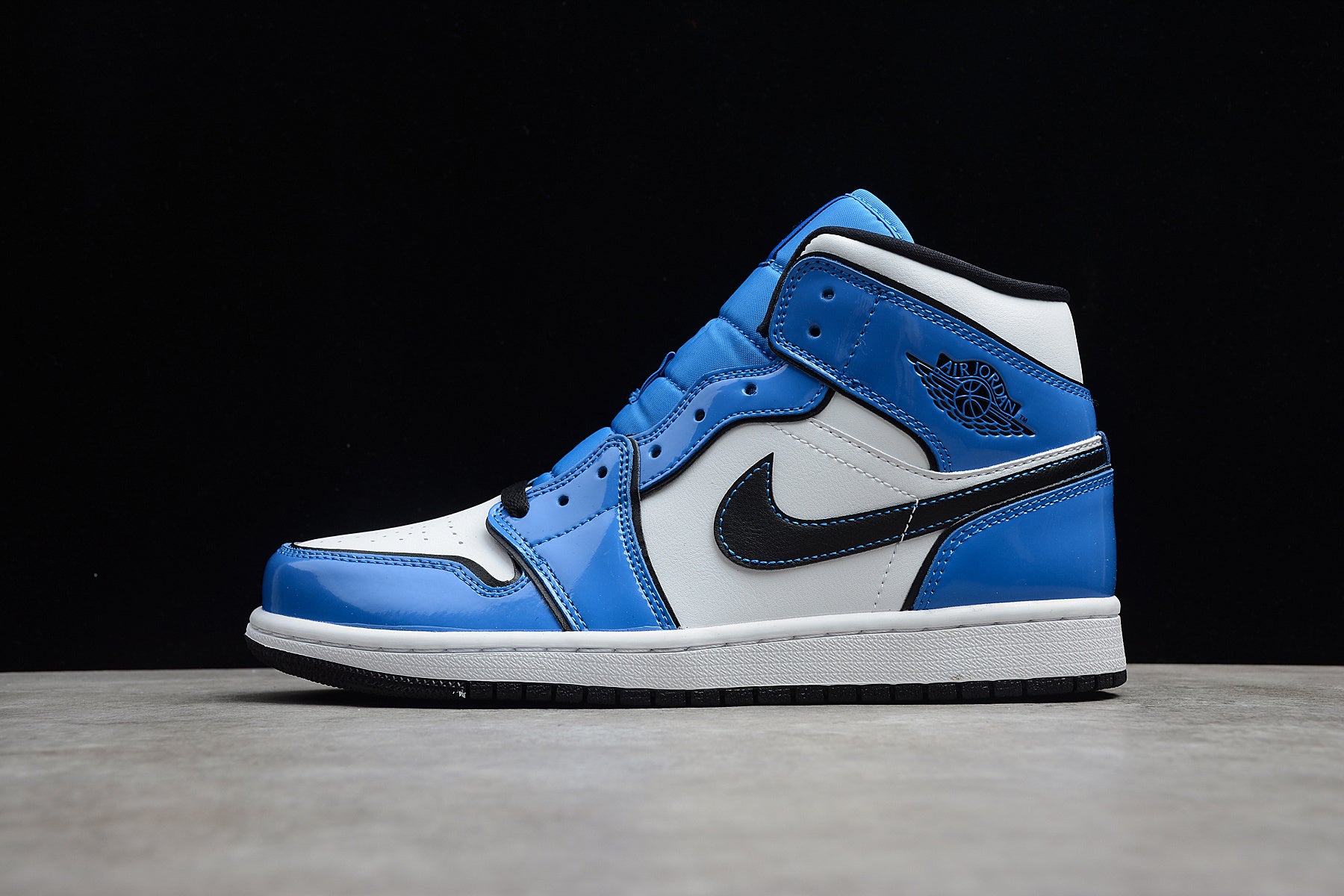 Air Jordan 1 Mid – Azul / Negro