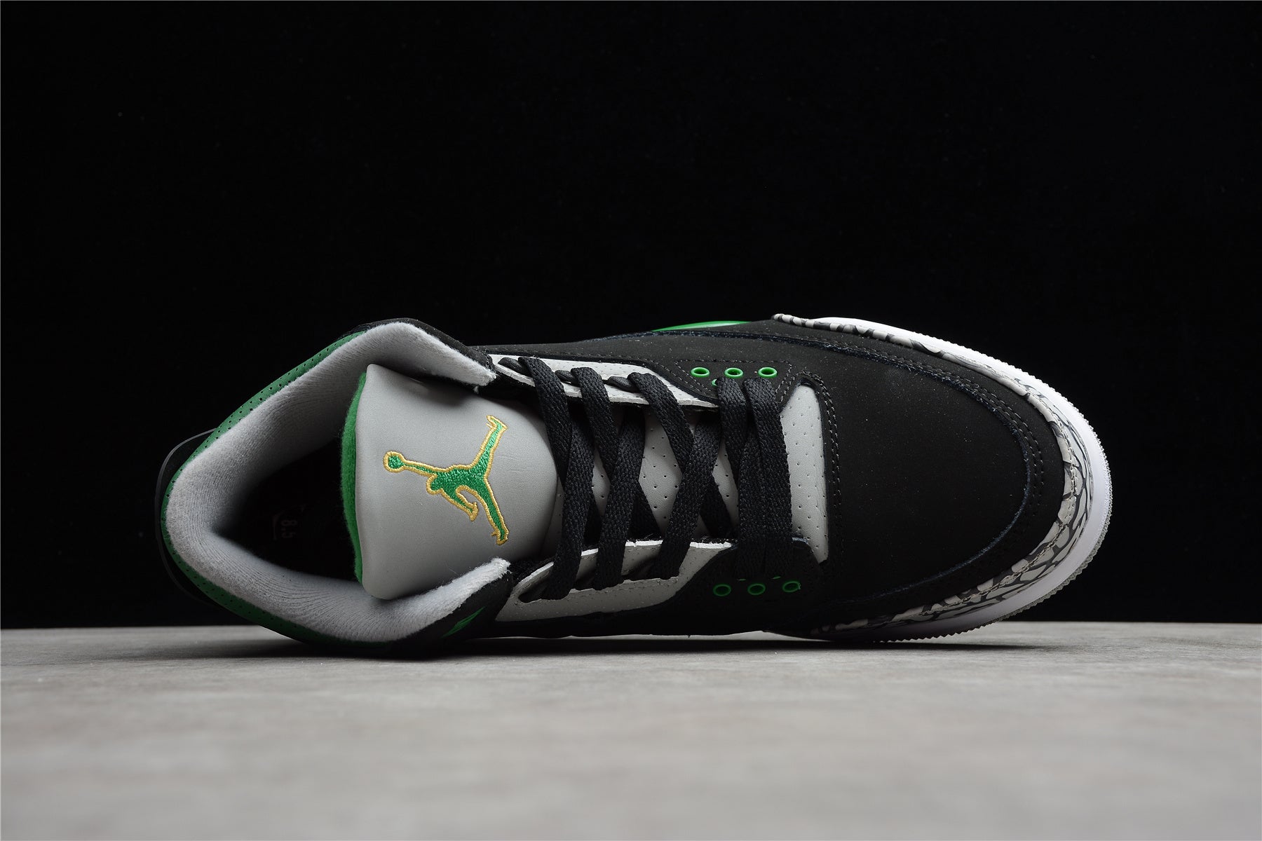 Air Jordan 3 – Negro / Verde