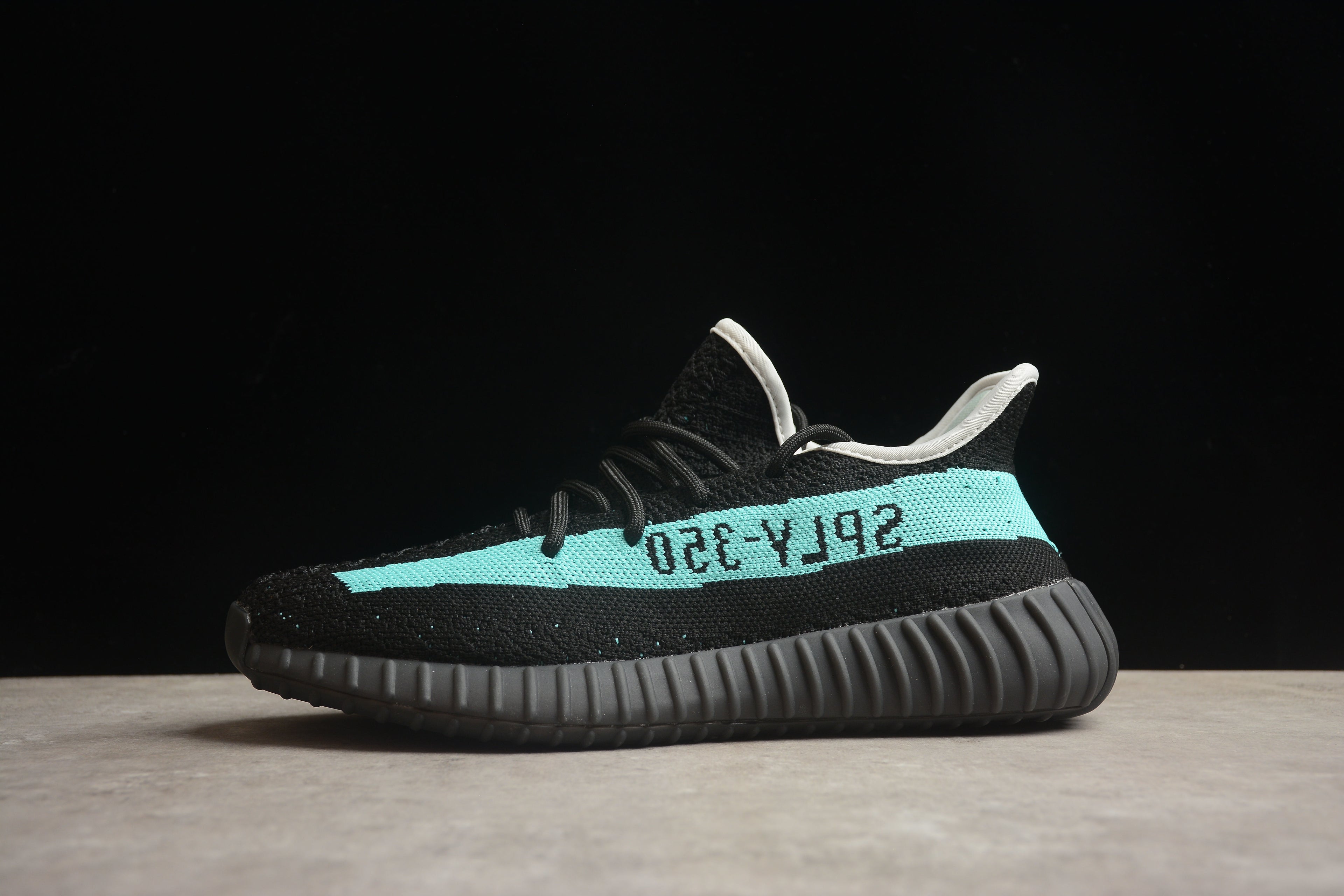 Adidas Yeezy 350 – Negro / Azul