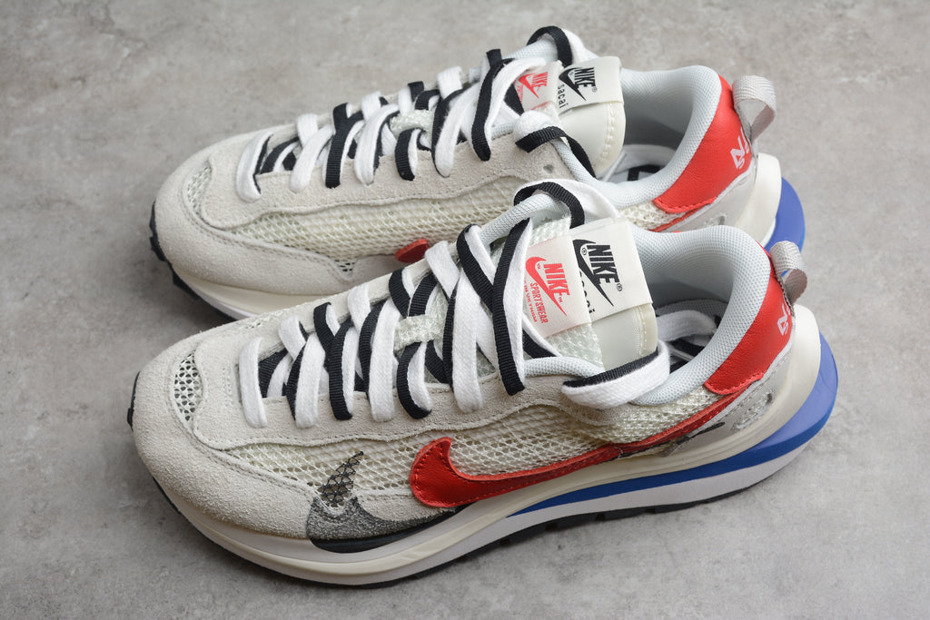Sacai x VaporWaffle – Blanco / Rojo