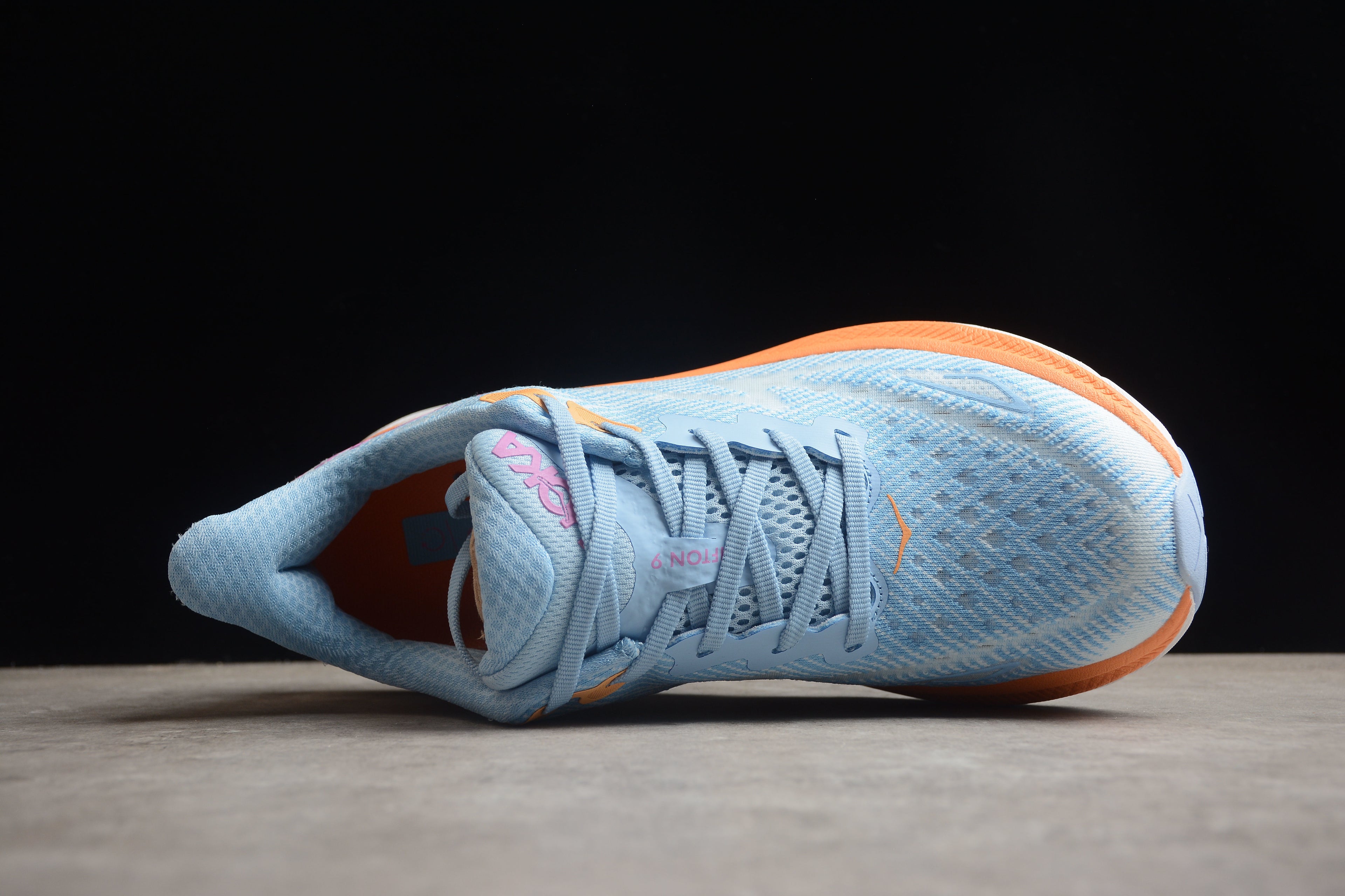 Hoka Clifton 9 – Azul Claro / Naranja