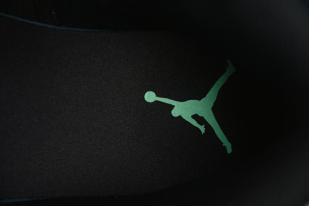 Air Jordan 1 Mid – Negro / Turquesa / Blanco