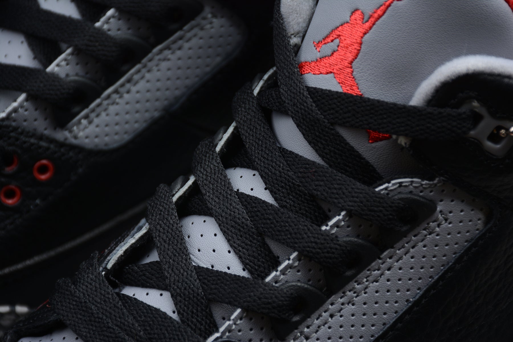 Air Jordan 3 – Negro / Gris