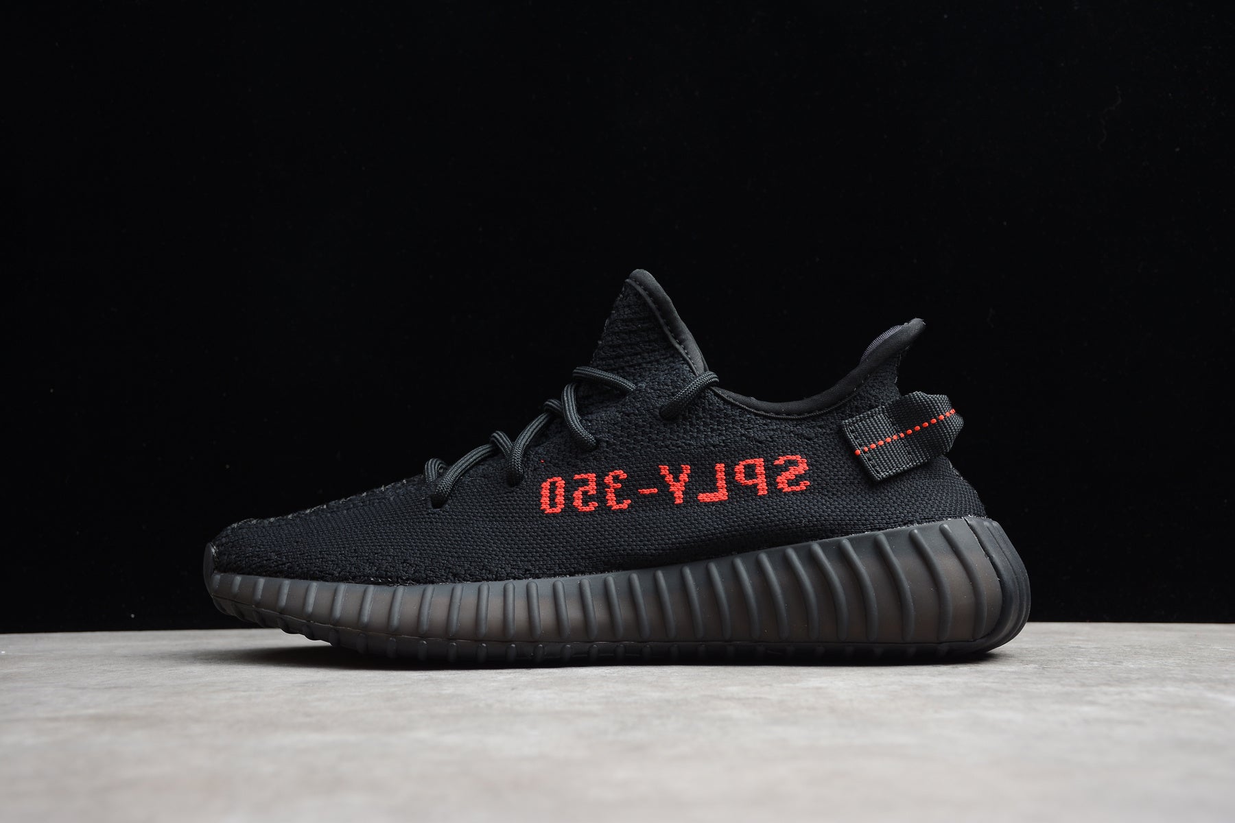 Adidas Yeezy 350 – Negro / Rojo