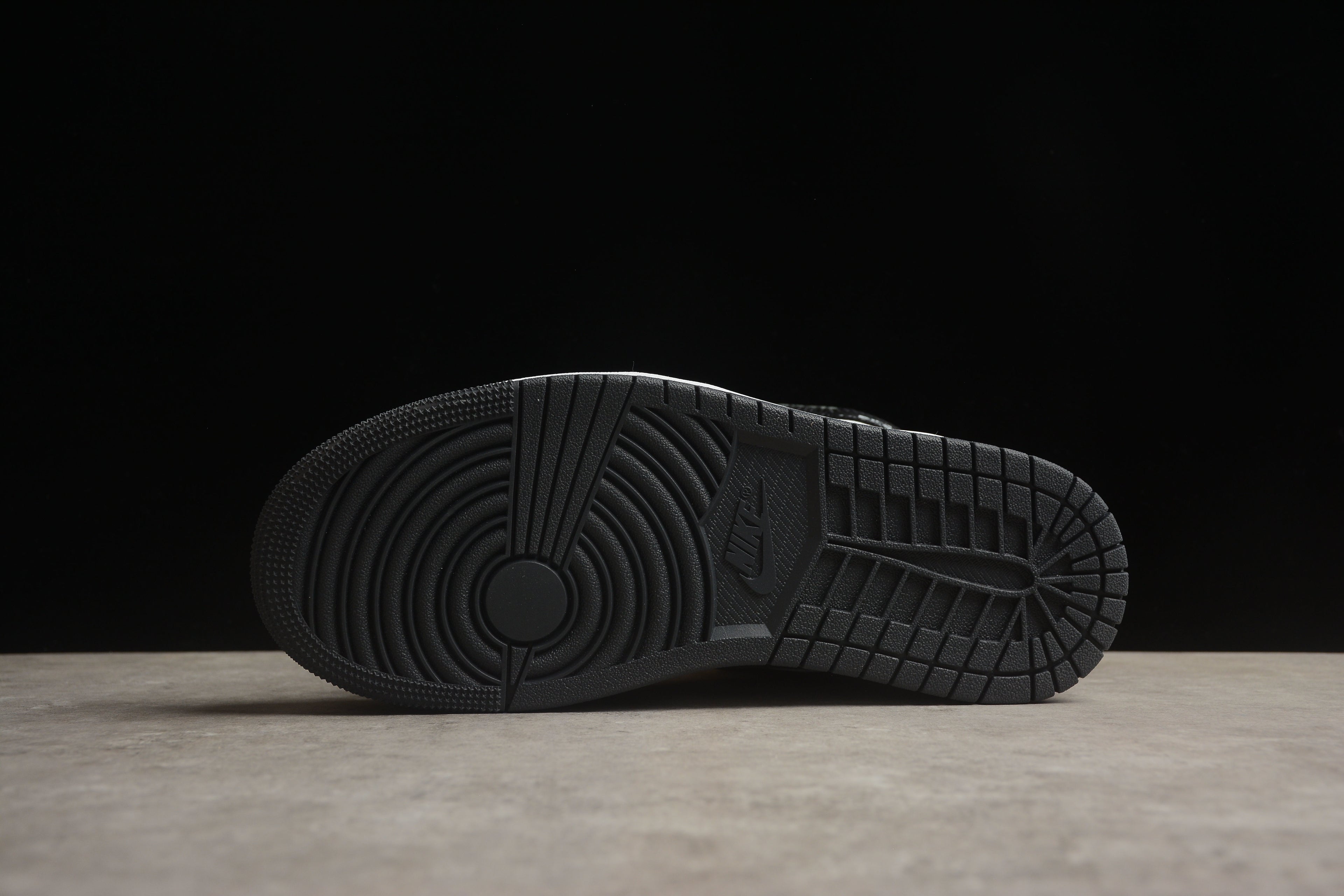 Air Jordan 1 Mid – Negro / Blanco