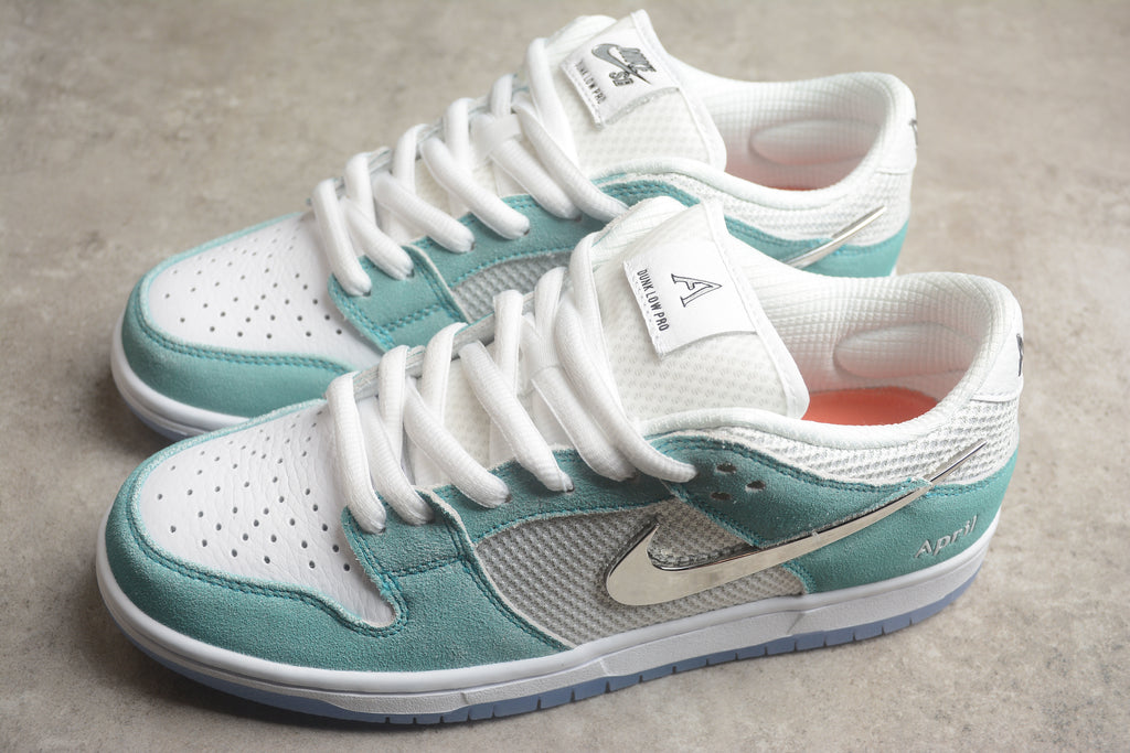 Dunk SB – Azul Claro / Blanco