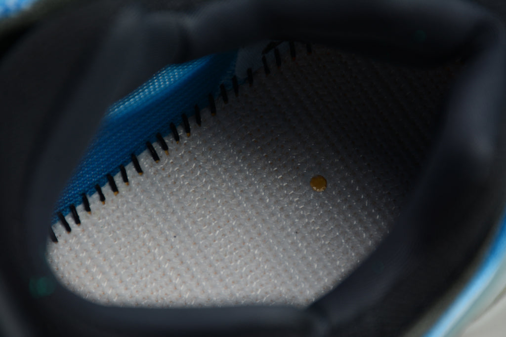 Adidas Yeezy 700 V3 – Azul
