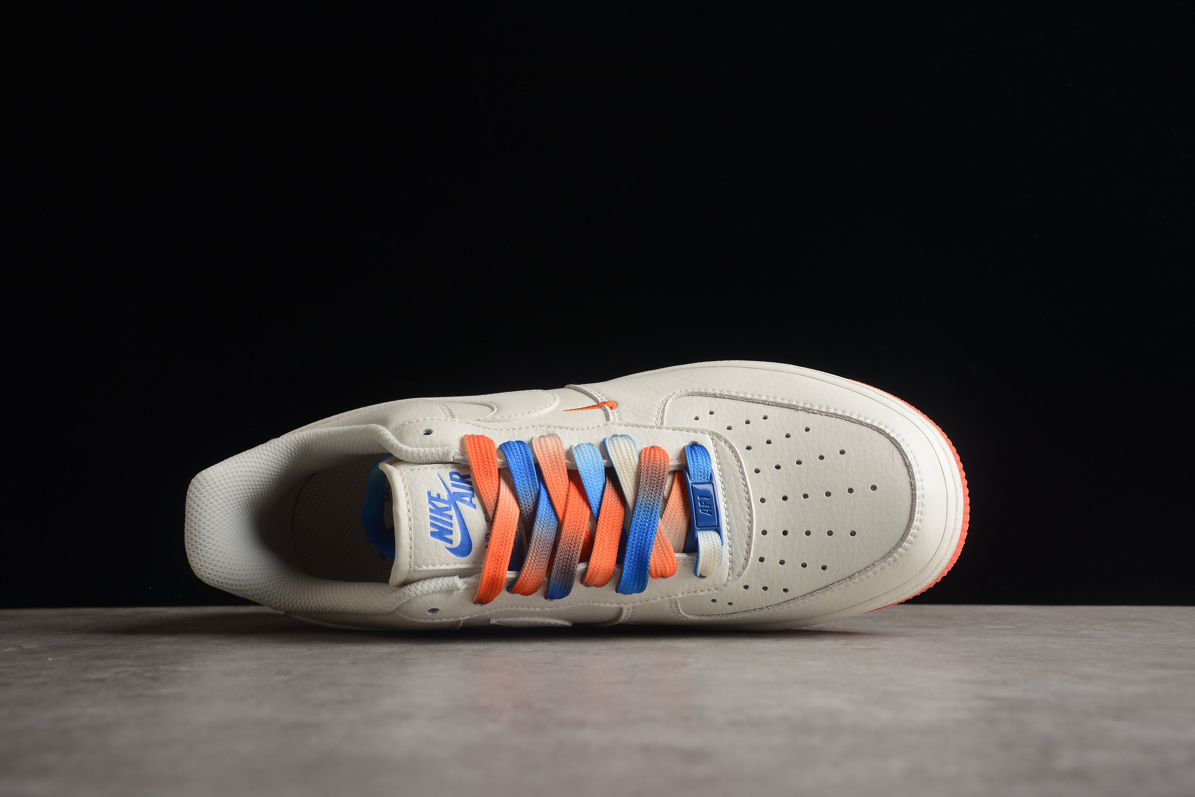 Nike Air Force 1 Low – Blanco / Rojo