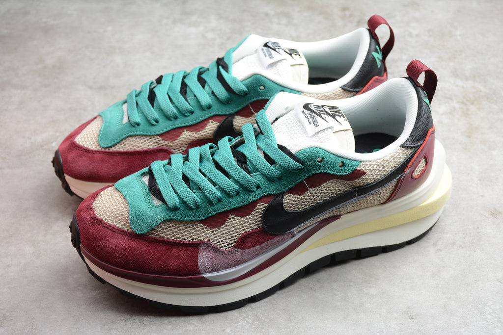 Sacai x VaporWaffle – Rojo / Beigie / Verde