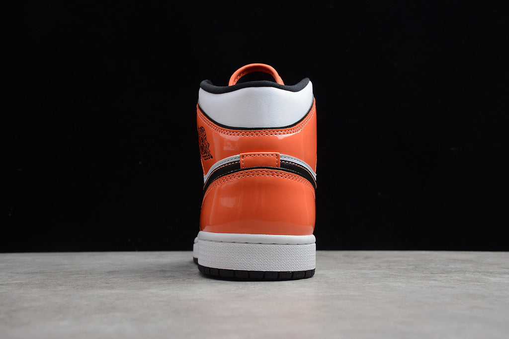 Air Jordan 1 Mid – Naranja / Negro