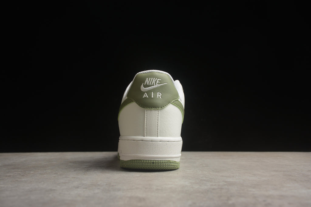 Nike Air Force 1 Low – Blanco / Verde Claro