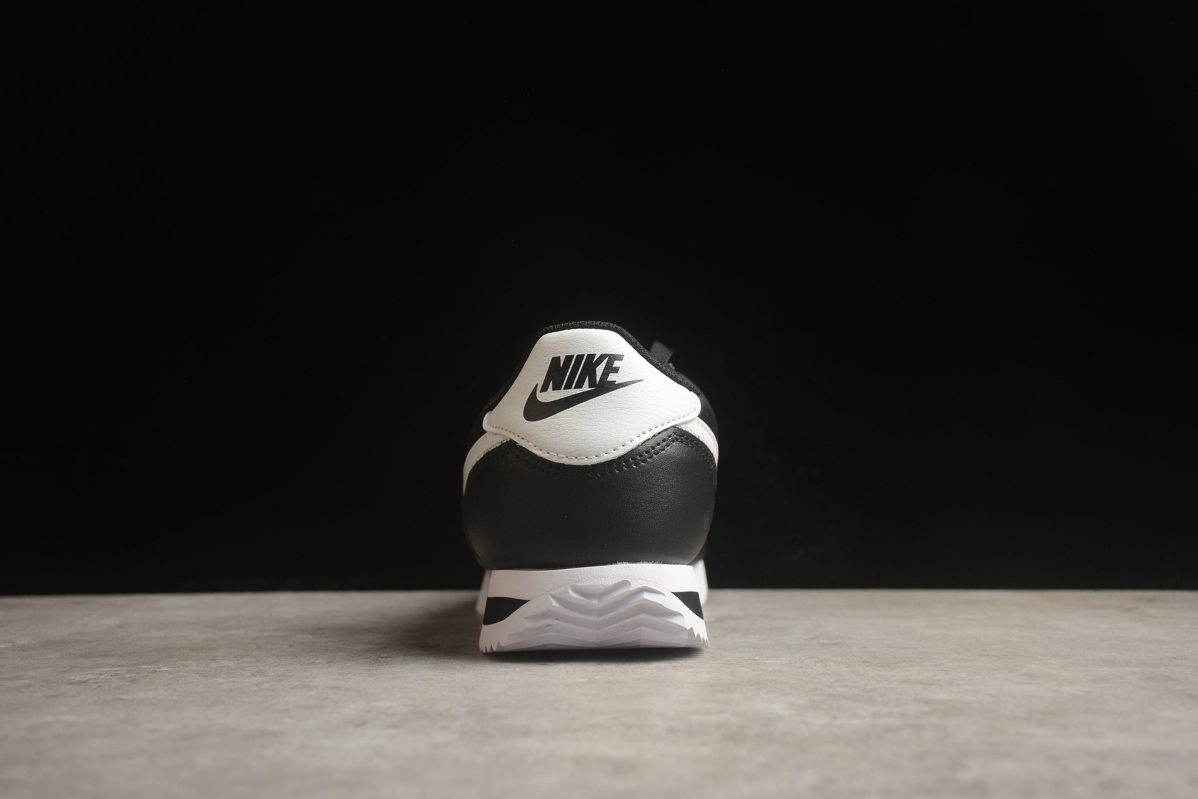 Cortez – Negro / Blanco