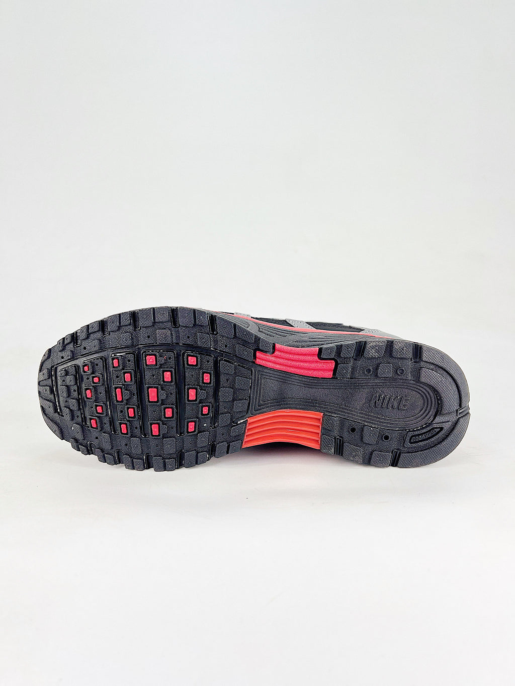 P-6000 – Gris / Negro / Rojo