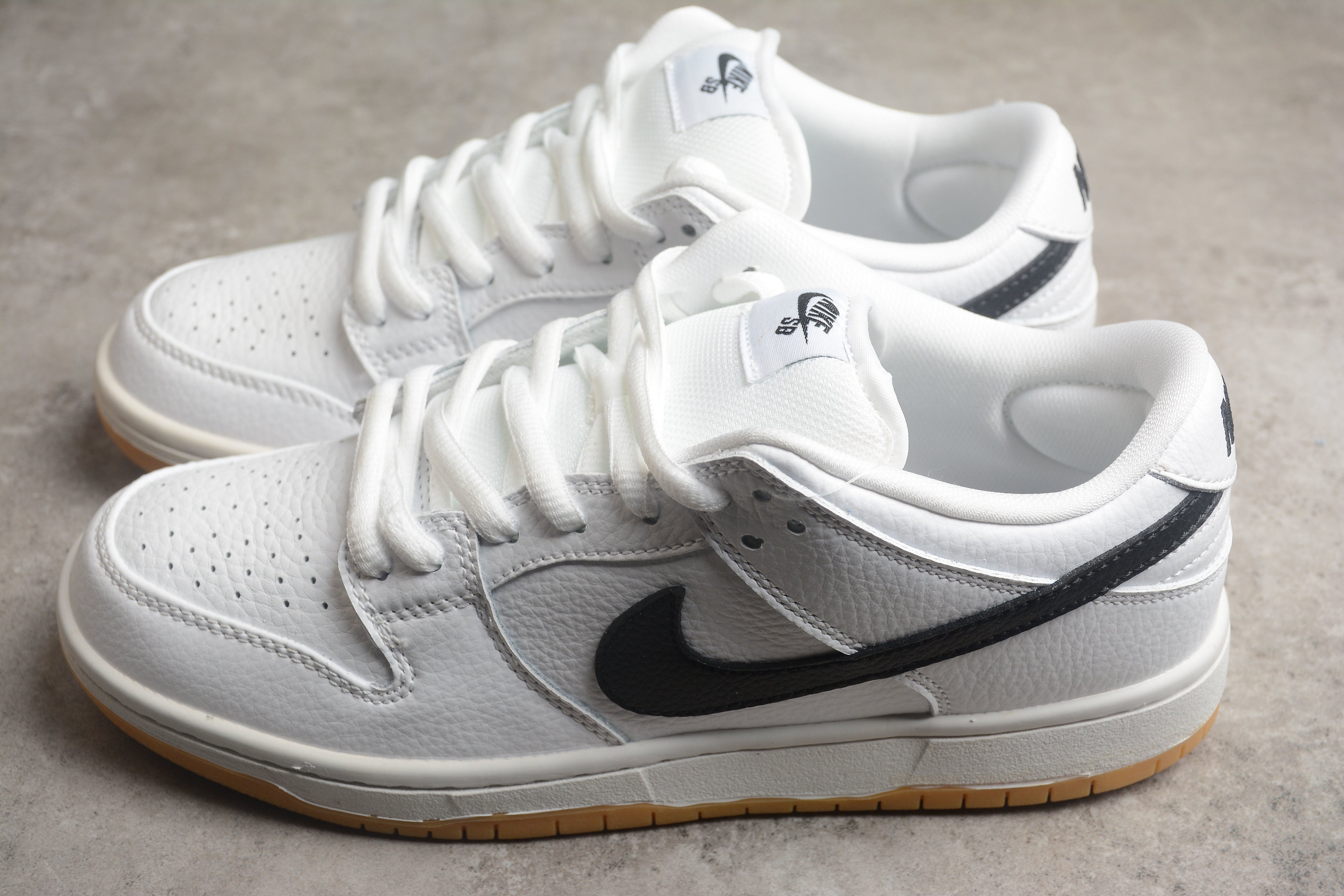 Dunk SB – Blanco / Negro