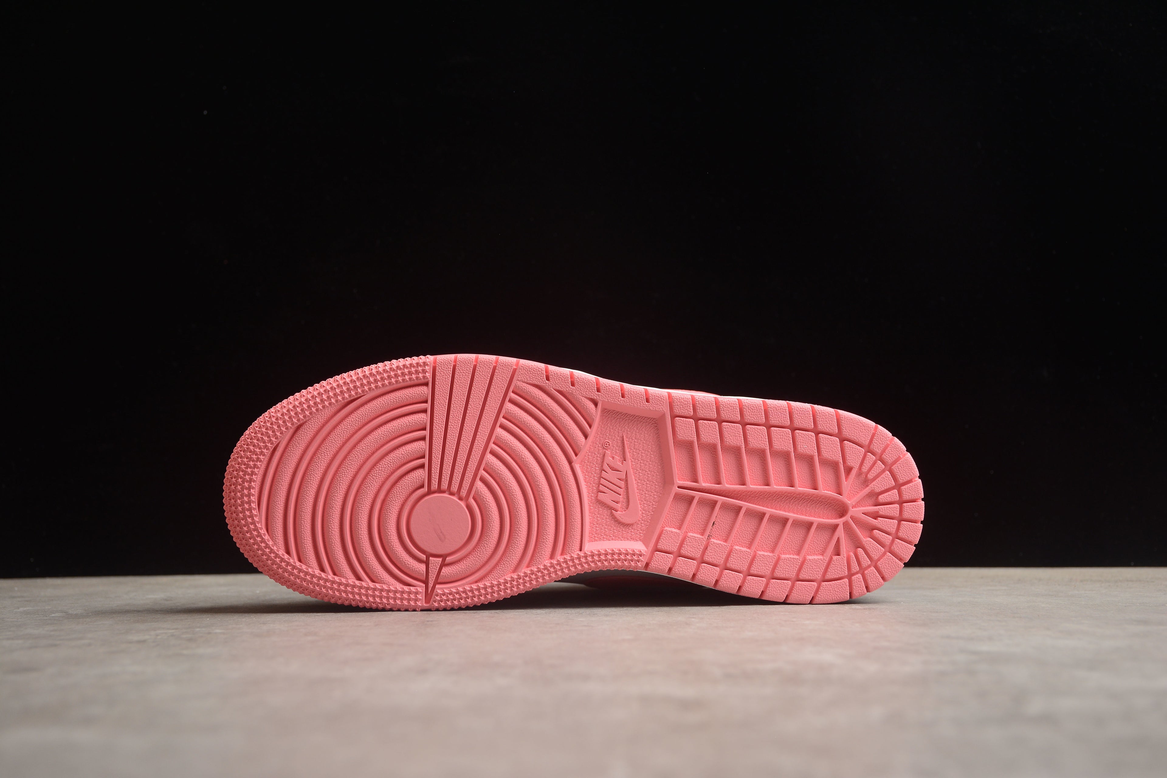 Jordan 1 Low – Rosa / Blanco