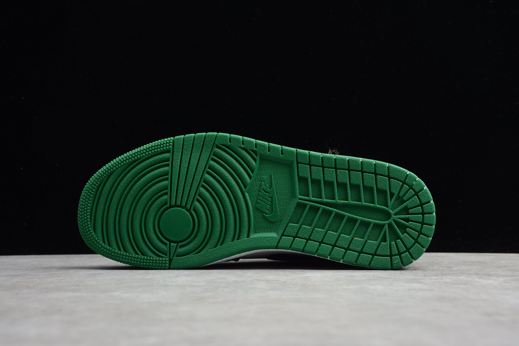 Jordan 1 Low – Verde / Blanco / Negro
