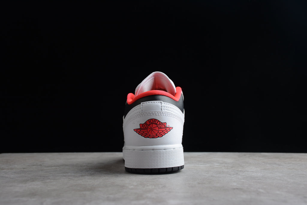 Jordan 1 Low – Blanco / Rosa / Negro